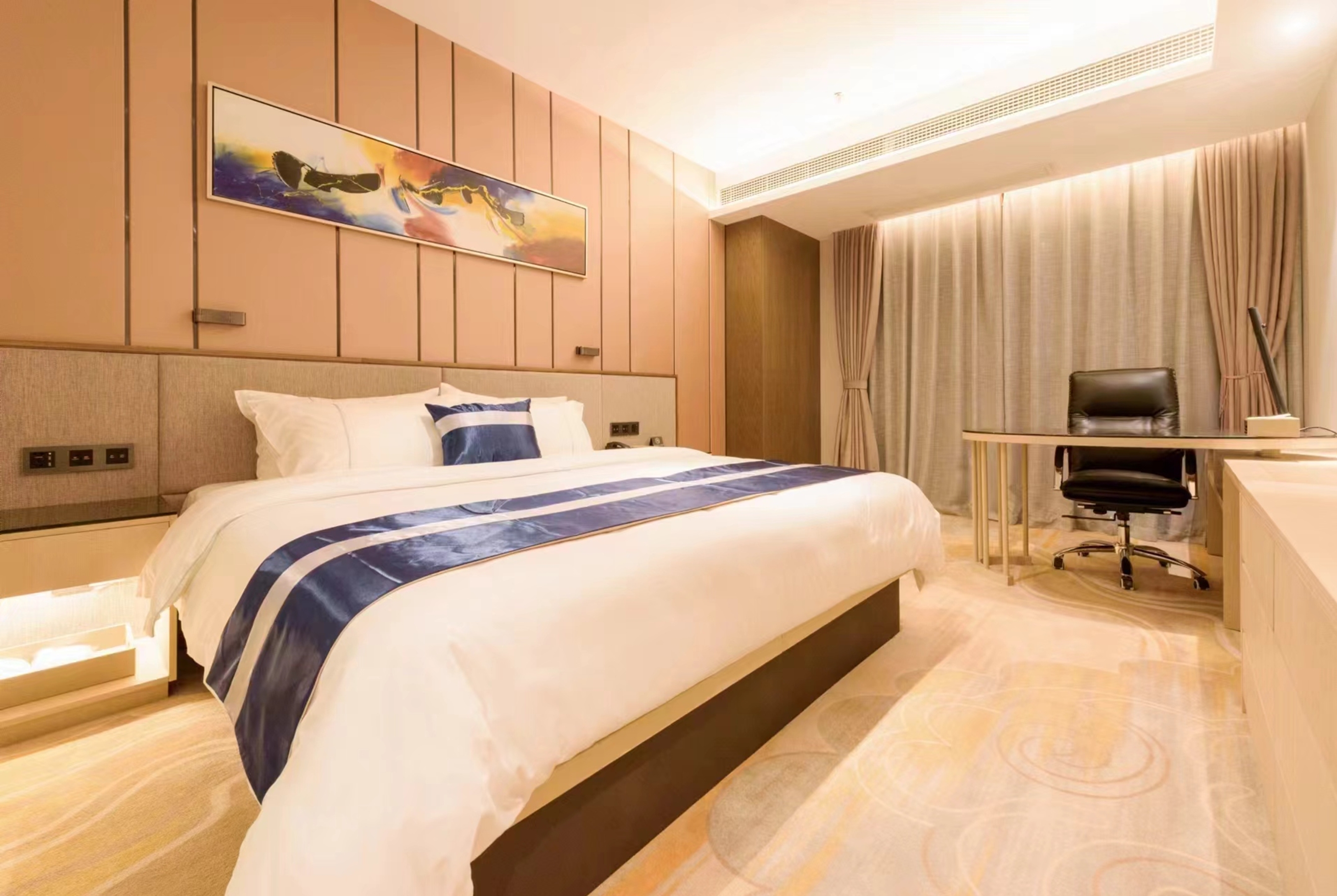 Guest room at the Howard Johnson by Wyndham Life Changrong in Qinzhou, Other than US/Canada