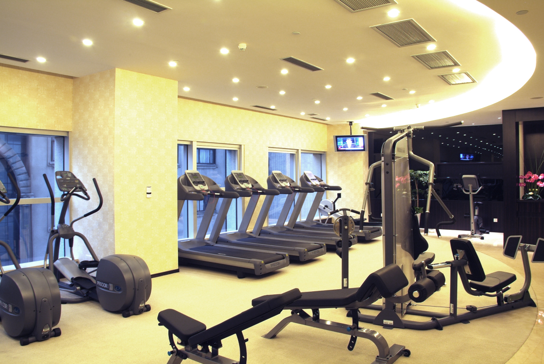 Fitness room at Howard Johnson by Wyndham Huaihai Hotel Shanghai in Shanghai, Other than US/Canada