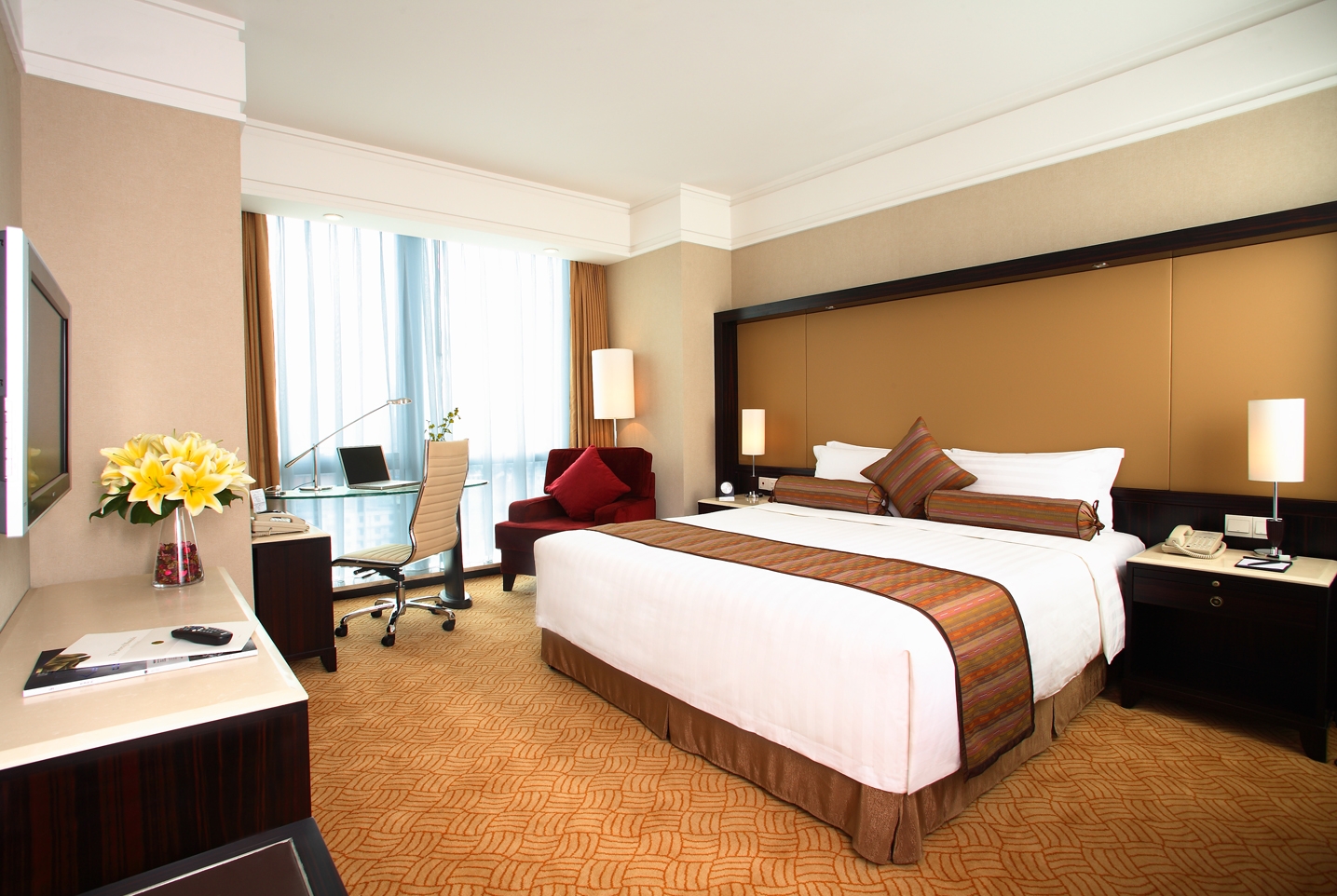 Guest room at the Howard Johnson by Wyndham Huaihai Hotel Shanghai in Shanghai, Other than US/Canada