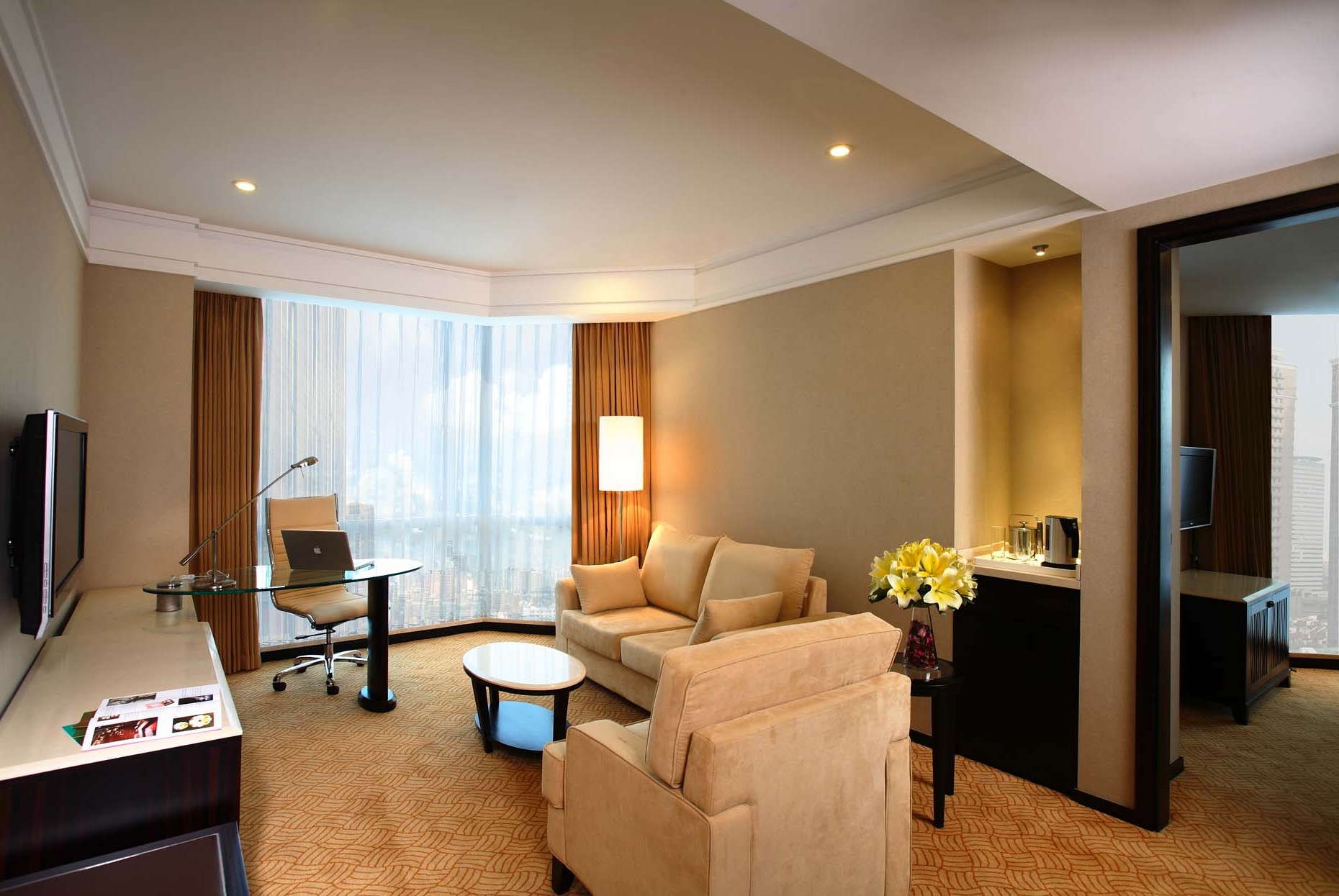 Guest room at the Howard Johnson by Wyndham Huaihai Hotel Shanghai in Shanghai, Other than US/Canada