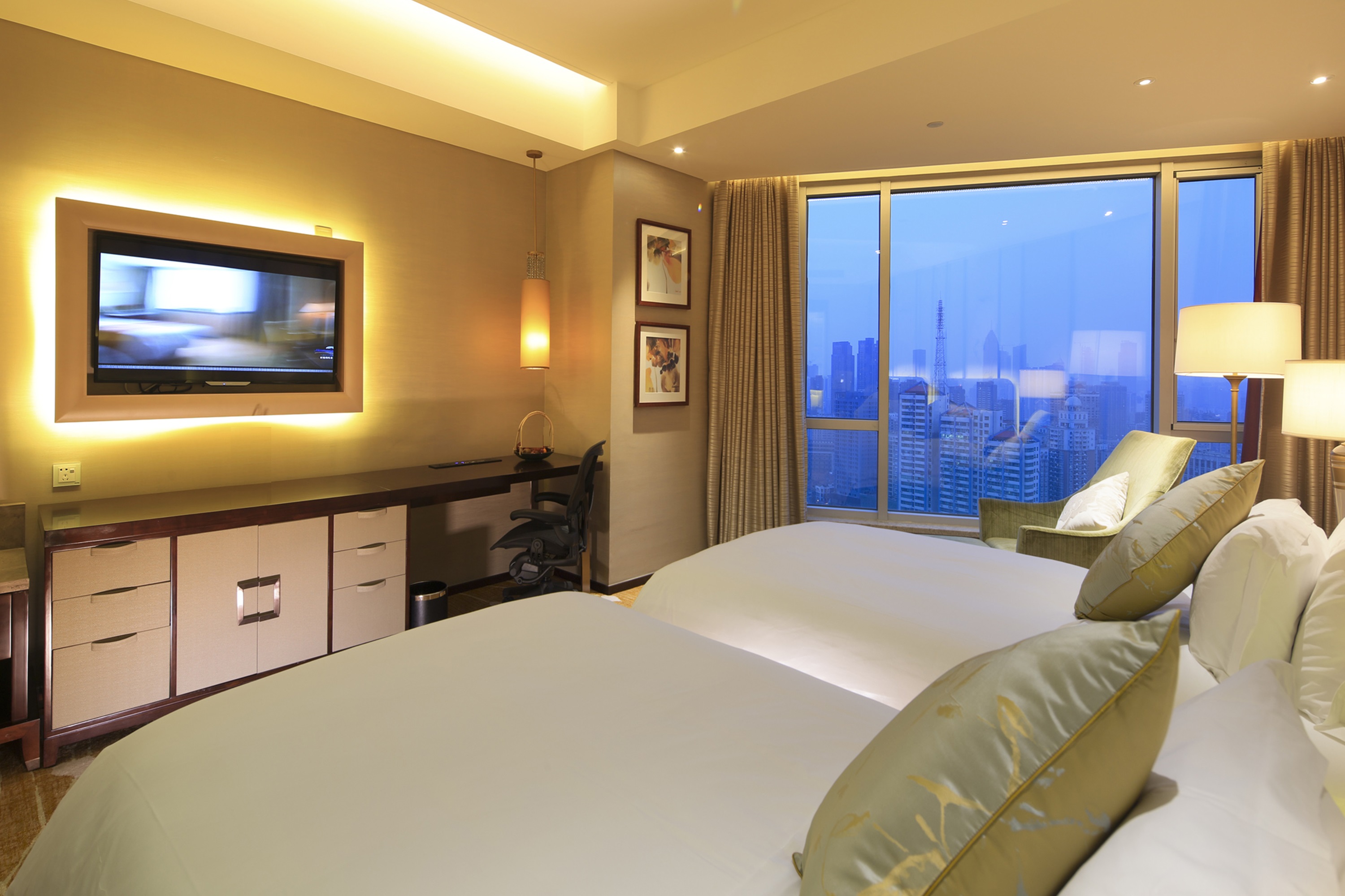 Guest room at the Howard Johnson by Wyndham Pearl Plaza Wuhan in Wuhan, Other than US/Canada