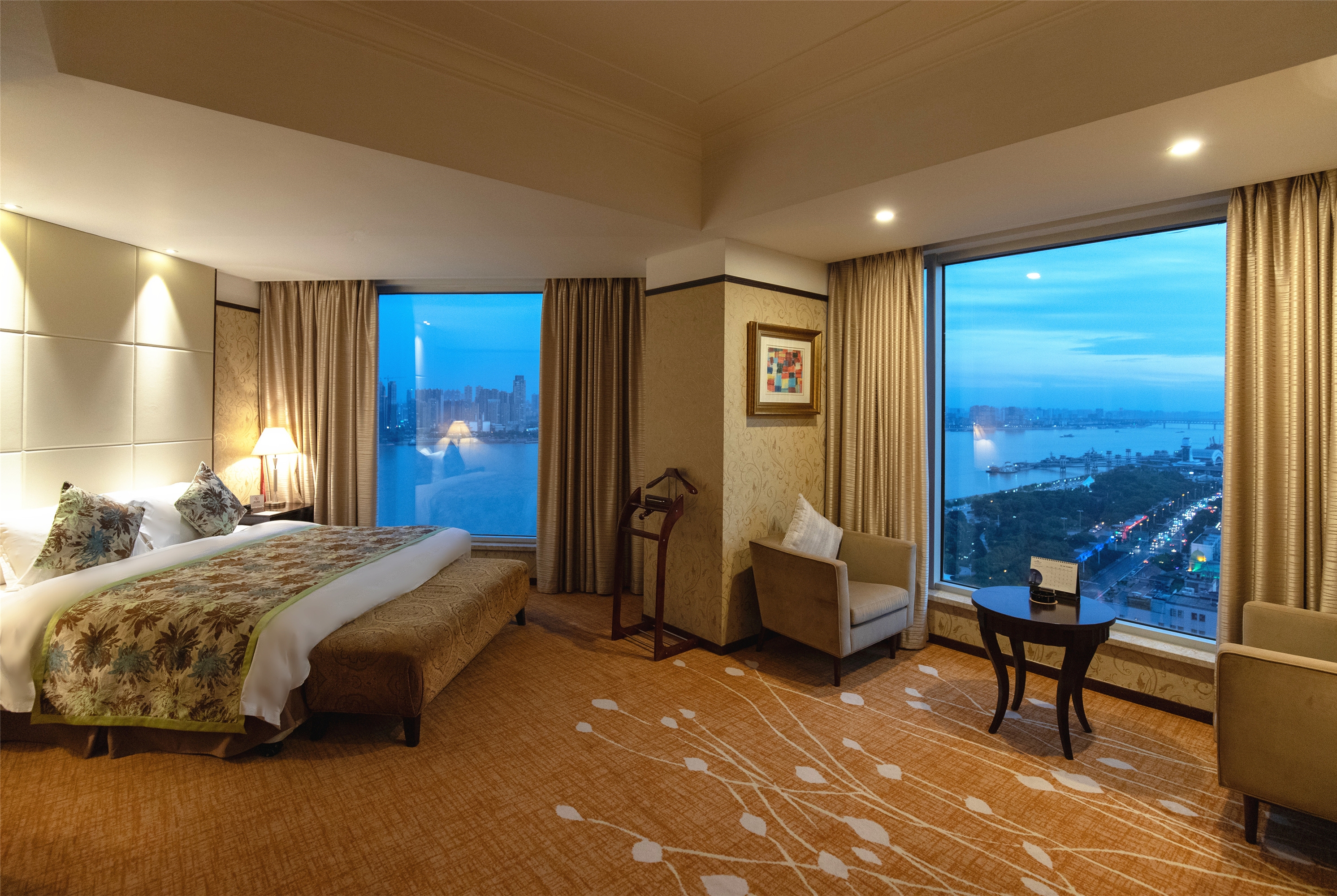 Guest room at the Howard Johnson by Wyndham Pearl Plaza Wuhan in Wuhan, Other than US/Canada