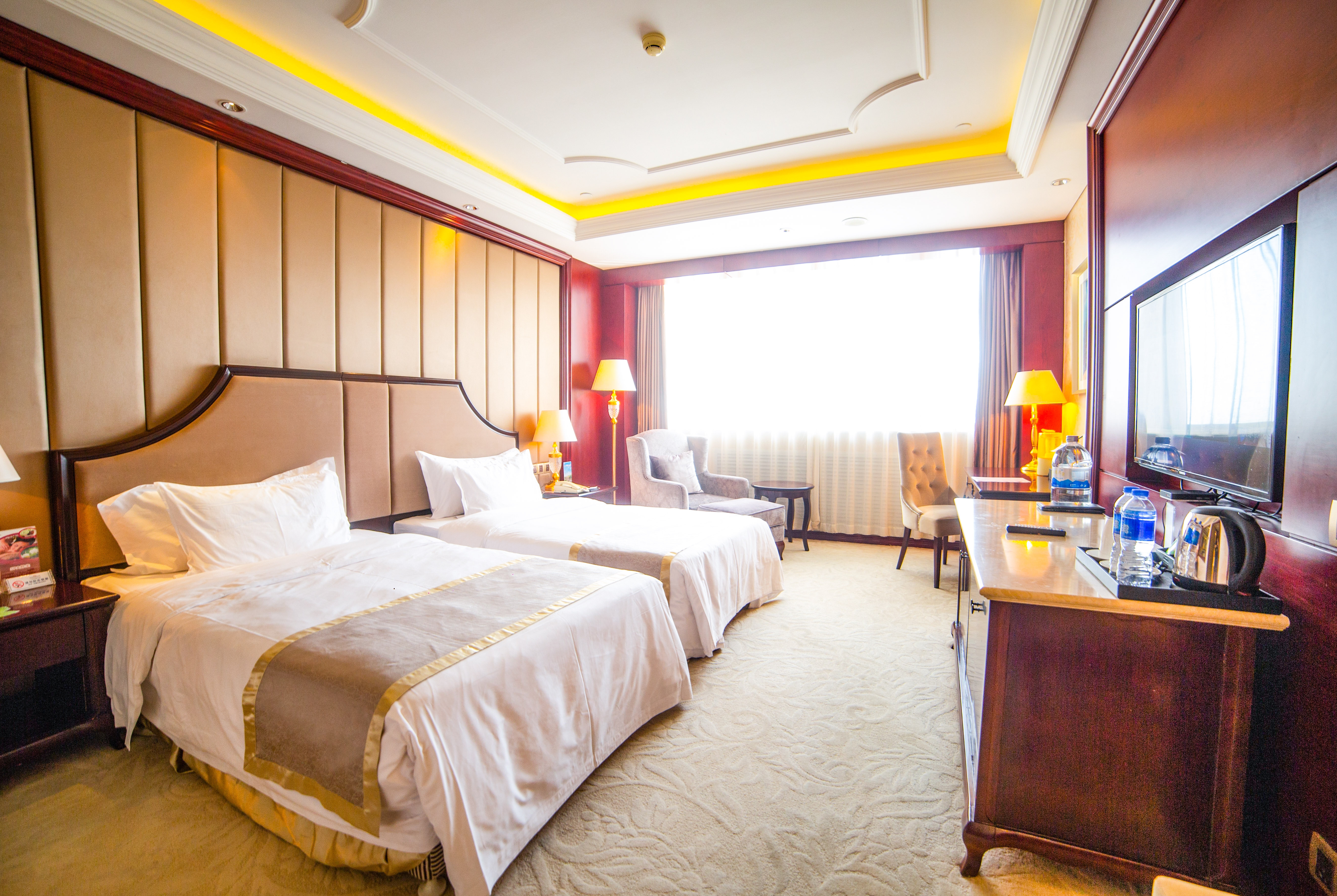 Guest room at the Howard Johnson by Wyndham Domando Plaza Wulanchabu in Wulanchabu, Other than US/Canada