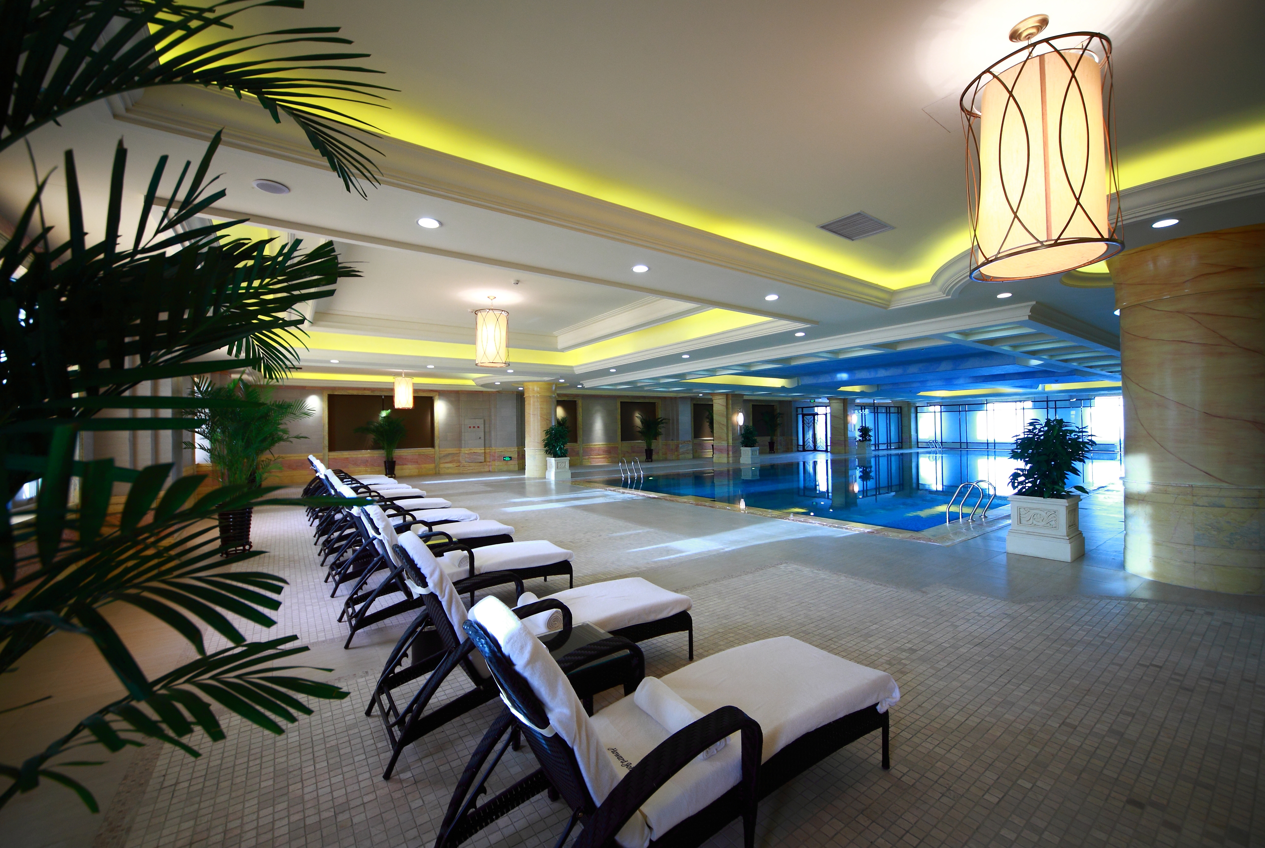 Pool at the Howard Johnson by Wyndham Domando Plaza Wulanchabu in Wulanchabu, Other than US/Canada