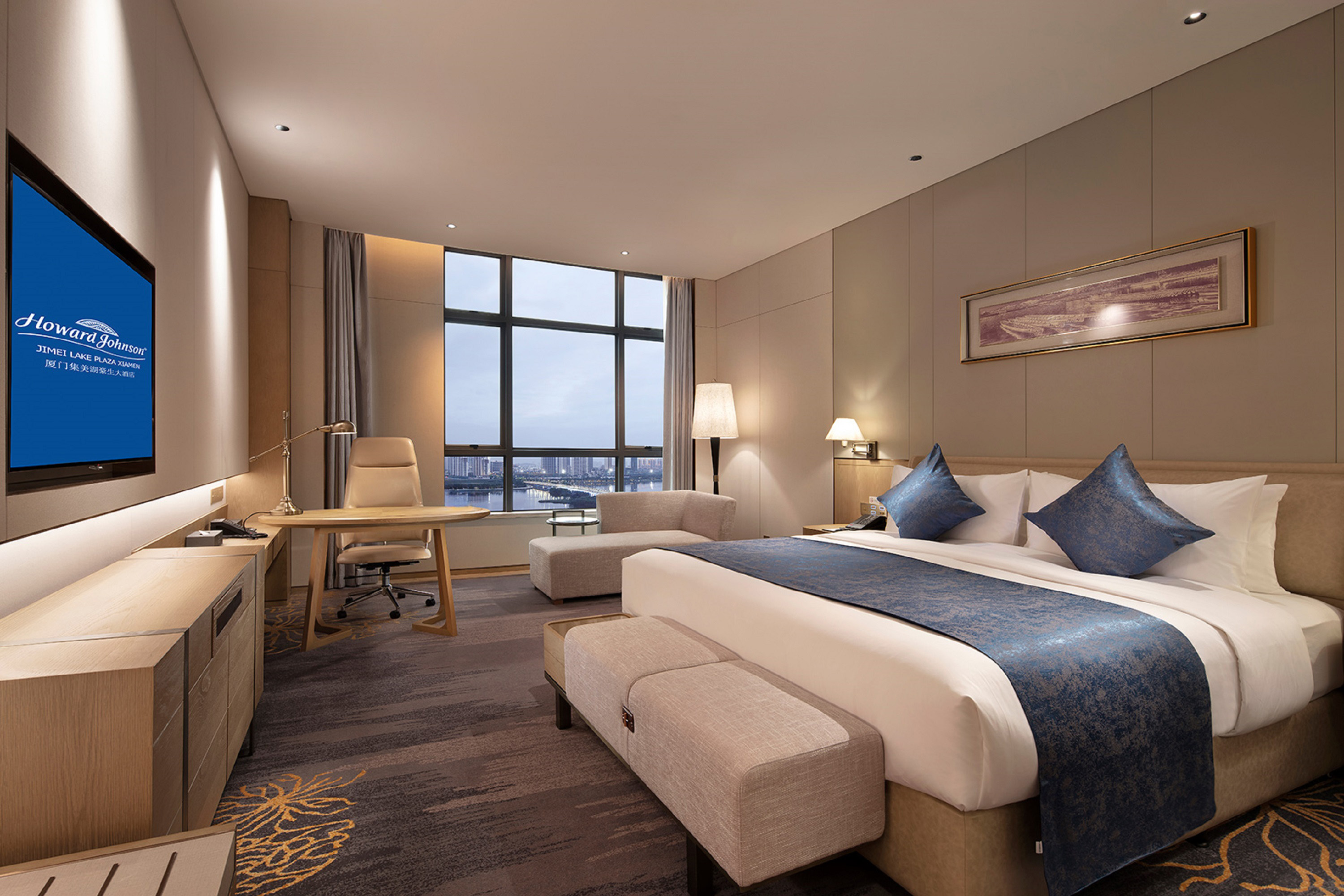 Guest room at the Howard Johnson by Wyndham Jimei Lake Plaza Xiamen in Xiamen, Other than US/Canada