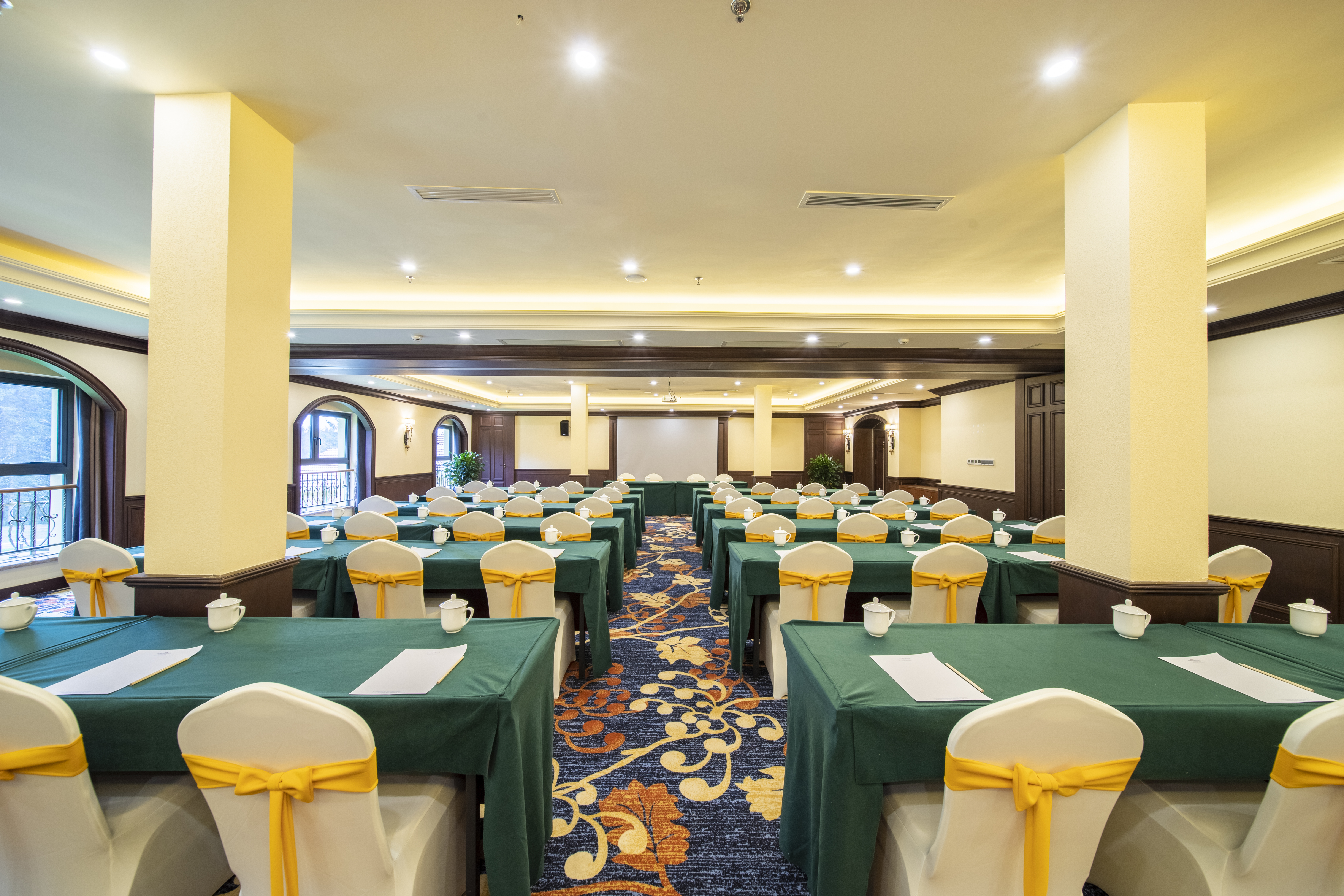 Conference room at Howard Johnson by Wyndham Yaan Forest Resort in Yaan, Other than US/Canada