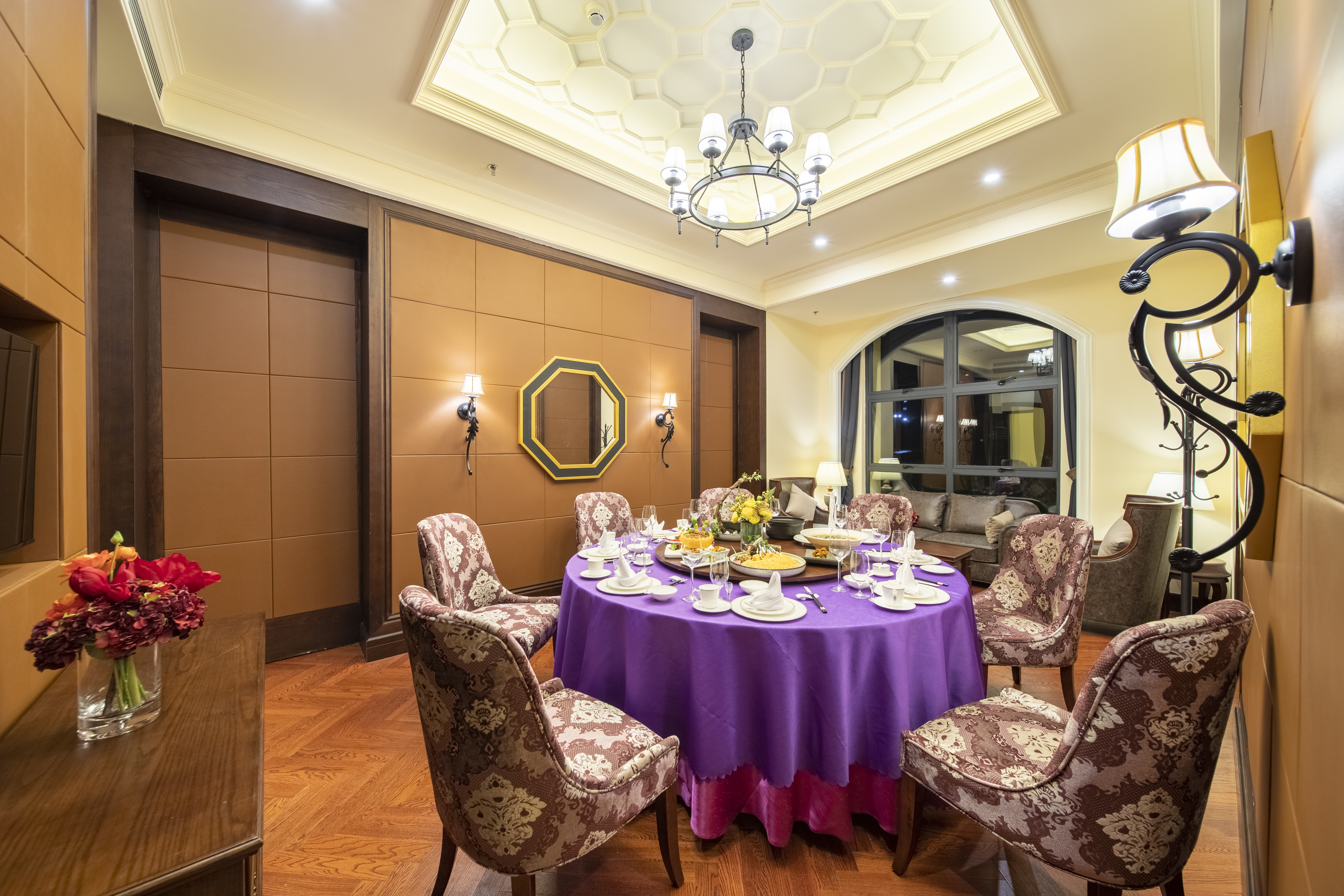 Howard Johnson by Wyndham Yaan Forest Resort restaurant private dining area in Yaan, Other than US/Canada