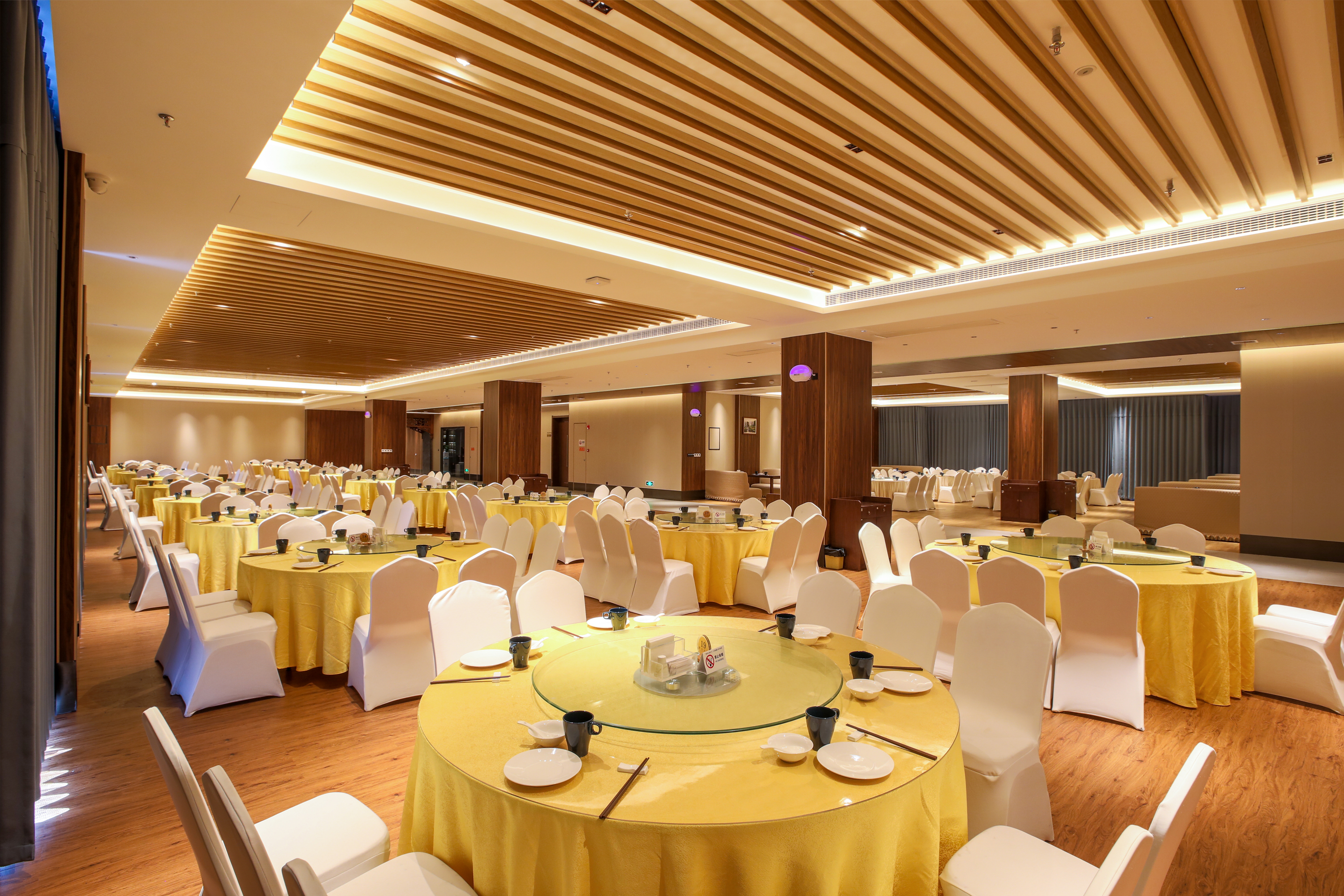 Howard Johnson Neodalle Resort Zhangjiajie restaurant in Zhangjiajie, Other than US/Canada