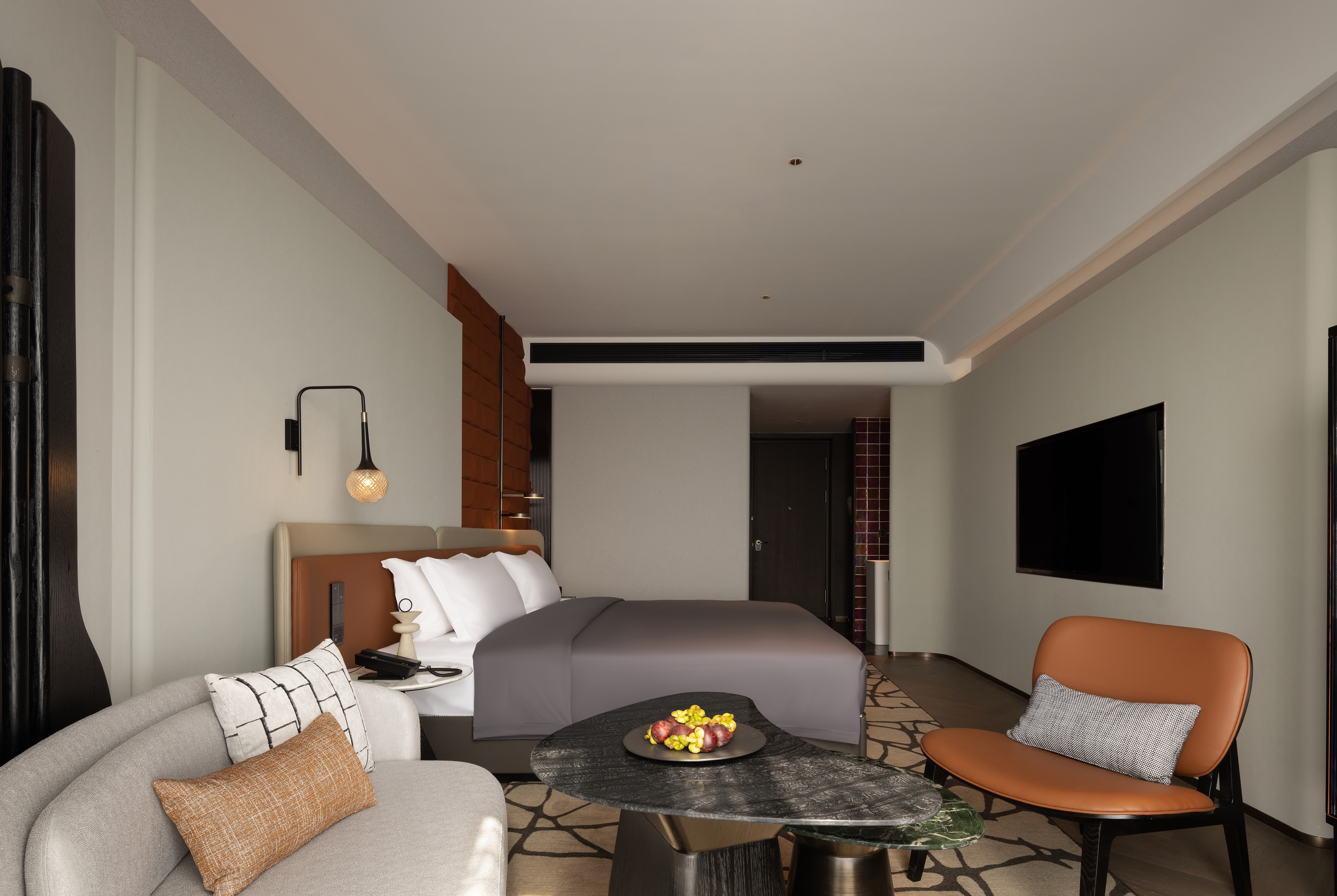 Guest room at the Howard Johnson by Wyndham Zhuzhou Junli Hotel in Zhuzhou, Other than US/Canada