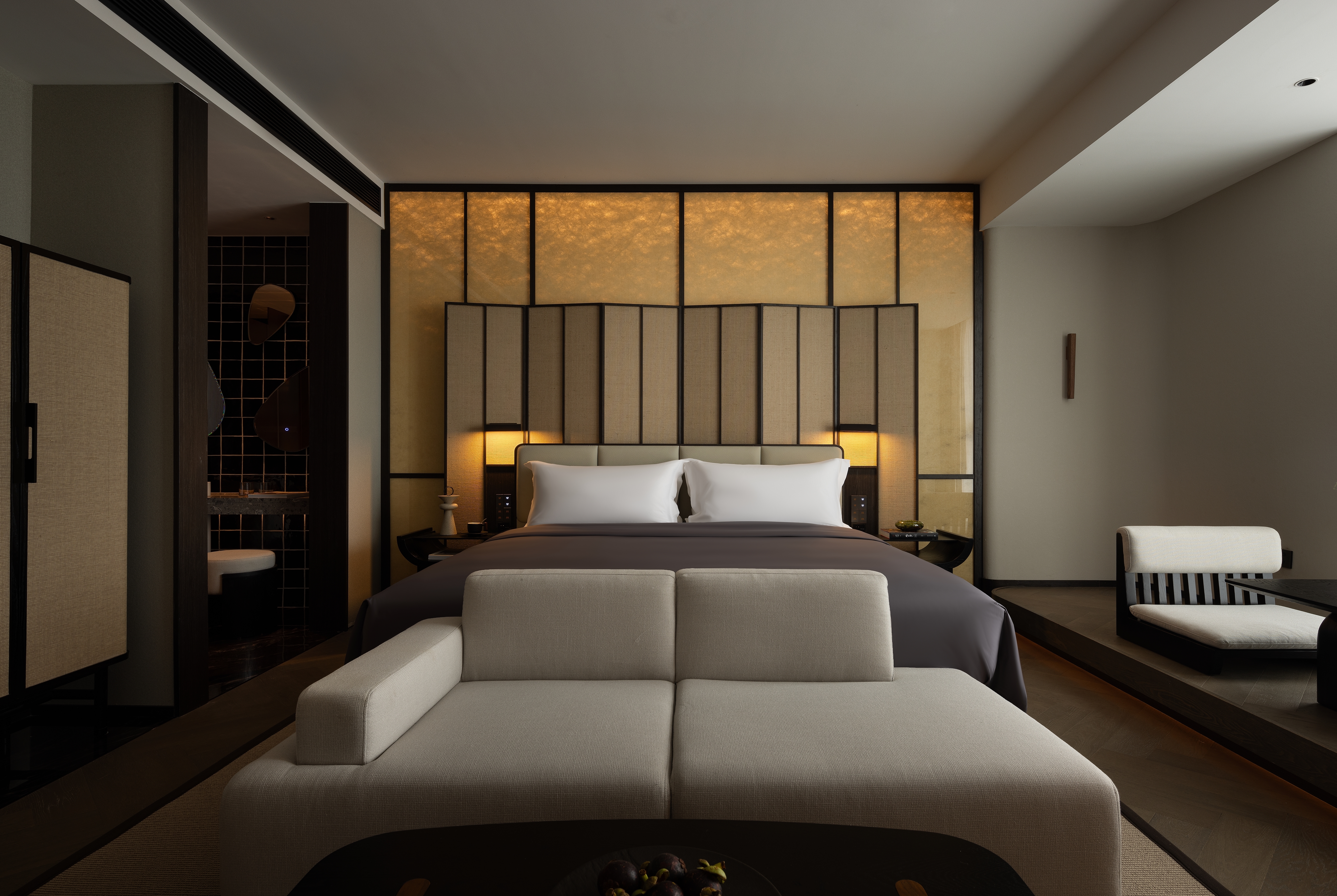 Guest room at the Howard Johnson by Wyndham Zhuzhou Junli Hotel in Zhuzhou, Other than US/Canada