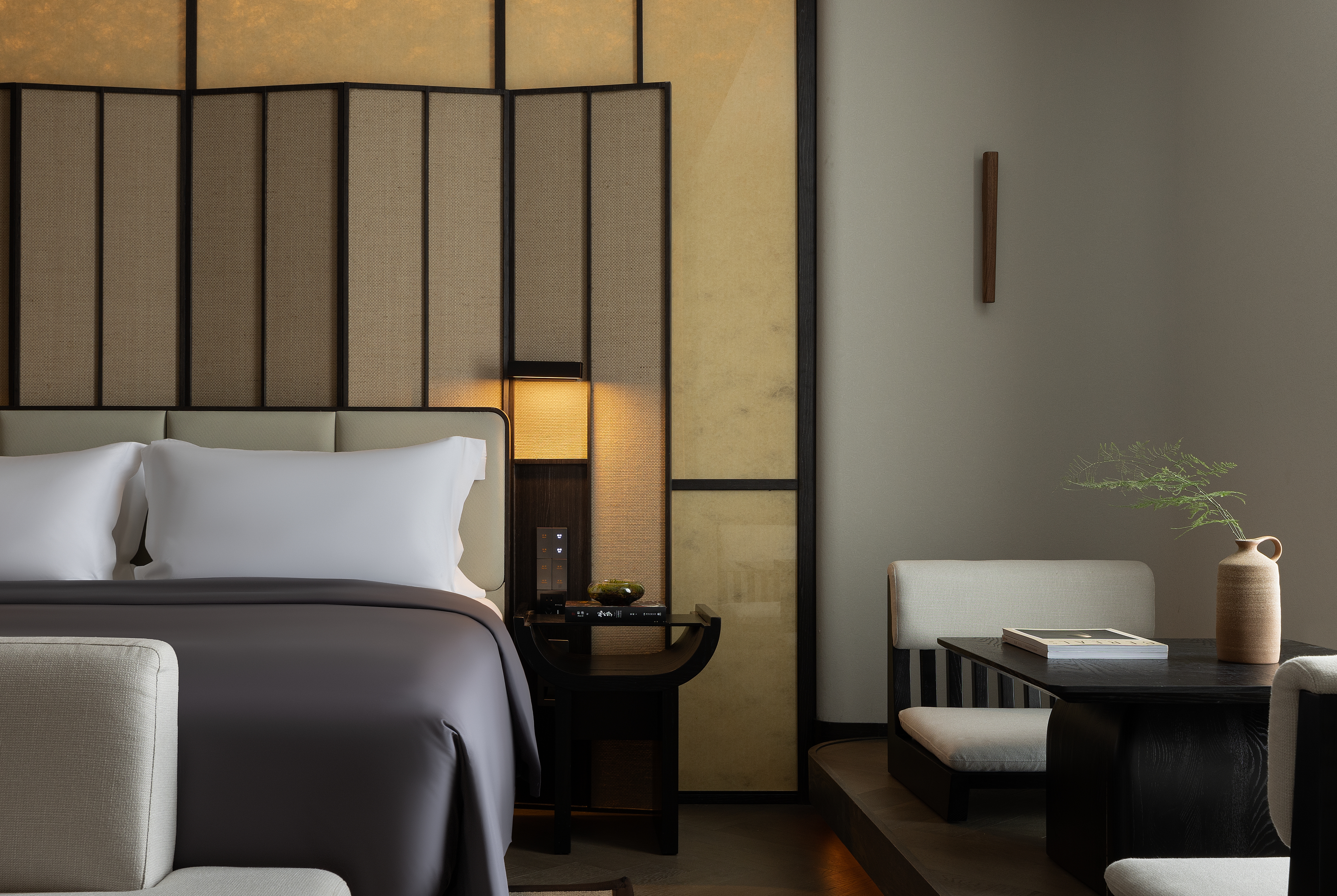 Guest room at the Howard Johnson by Wyndham Zhuzhou Junli Hotel in Zhuzhou, Other than US/Canada