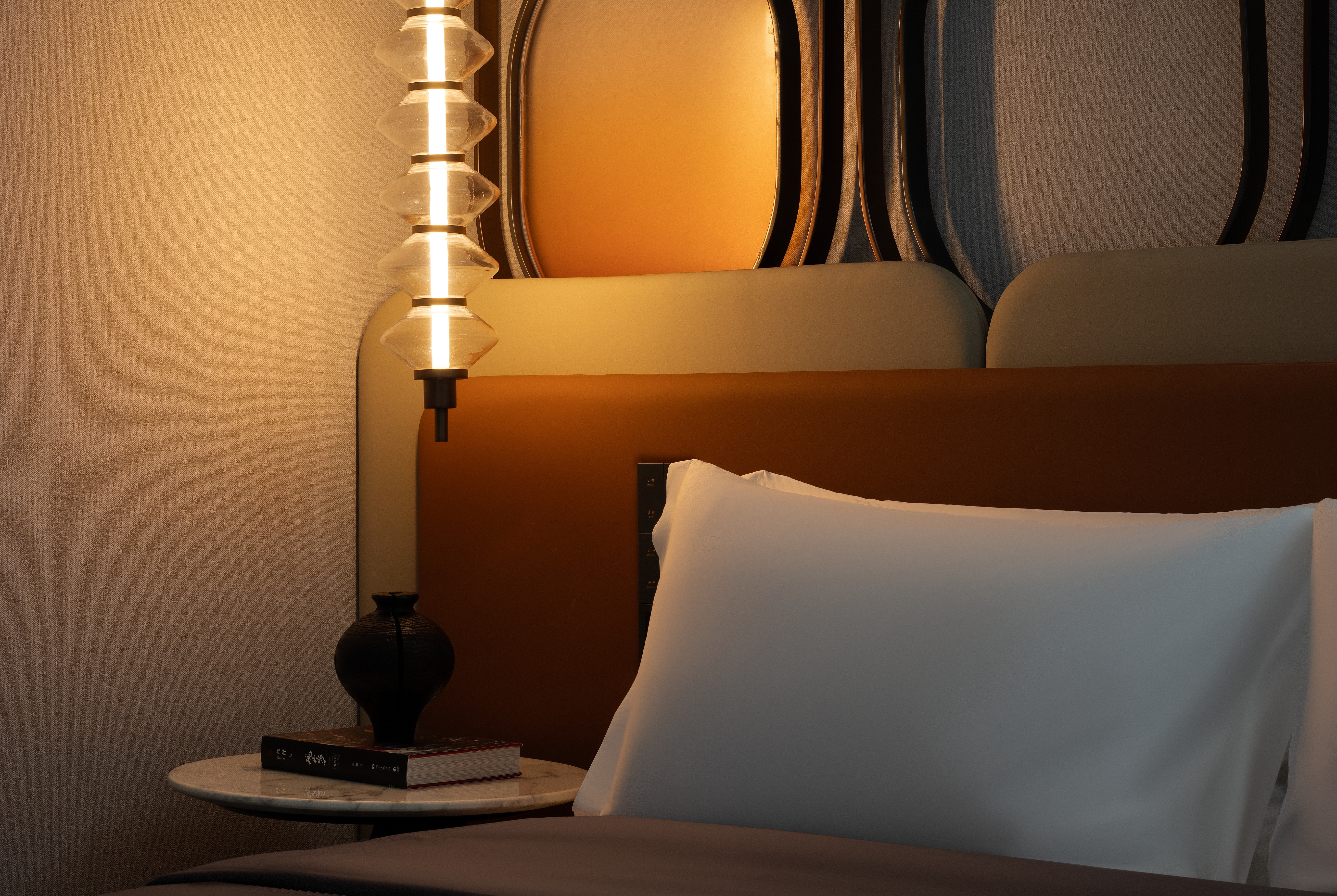 Guest room at the Howard Johnson by Wyndham Zhuzhou Junli Hotel in Zhuzhou, Other than US/Canada