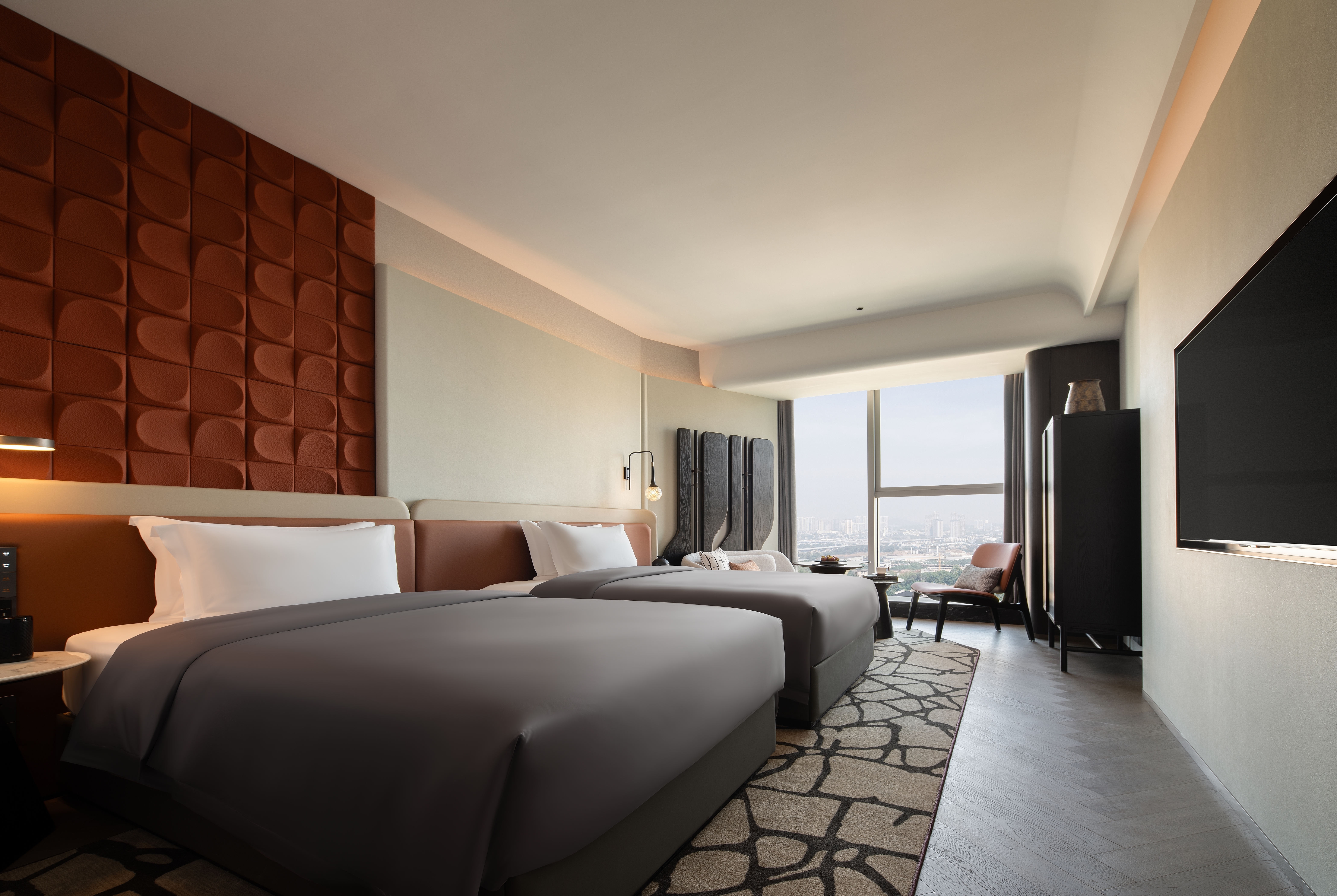 Guest room at the Howard Johnson by Wyndham Zhuzhou Junli Hotel in Zhuzhou, Other than US/Canada