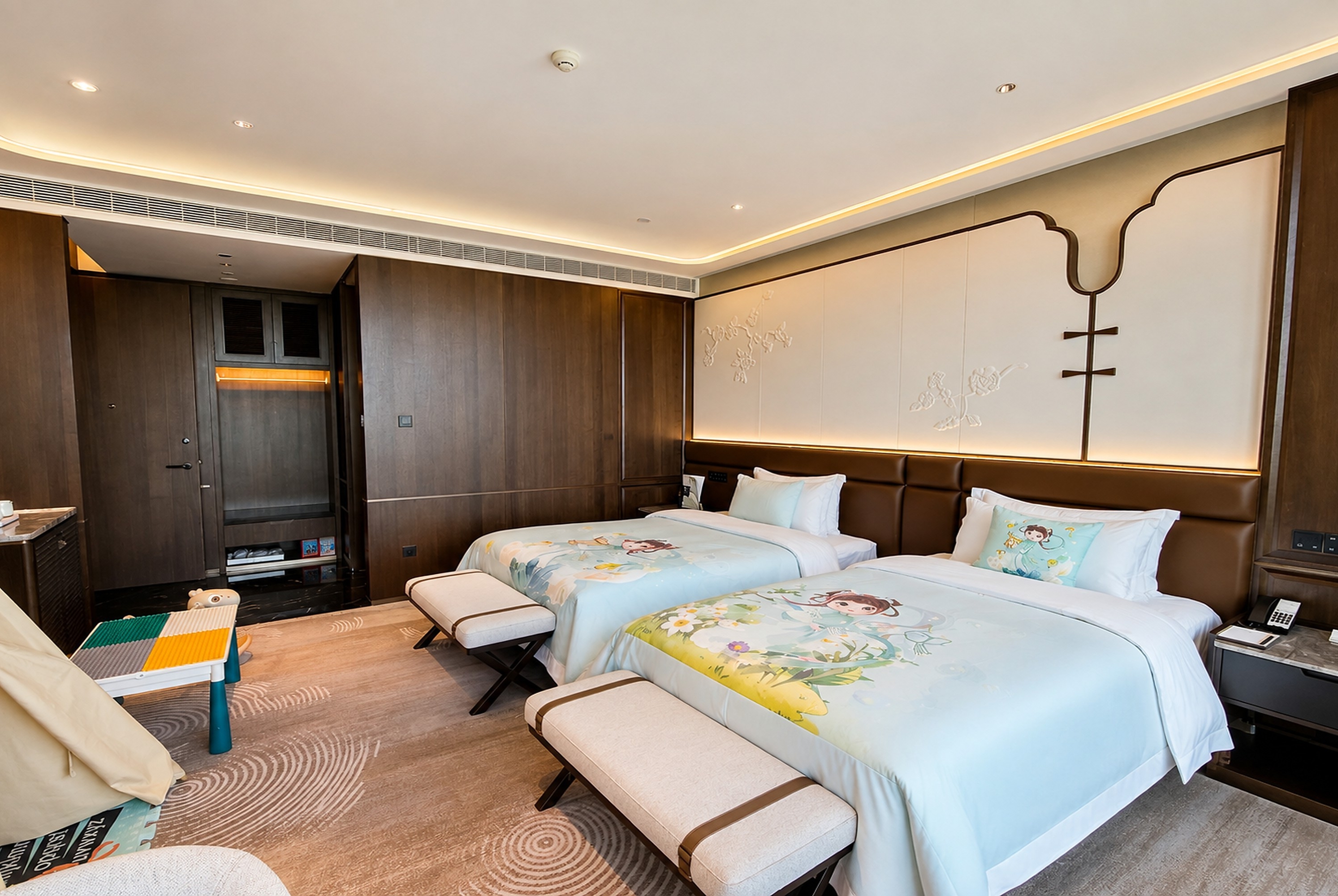 Guest room at the Howard Johnson by Wyndham Guotou Plaza Zigong in Zigong, Other than US/Canada