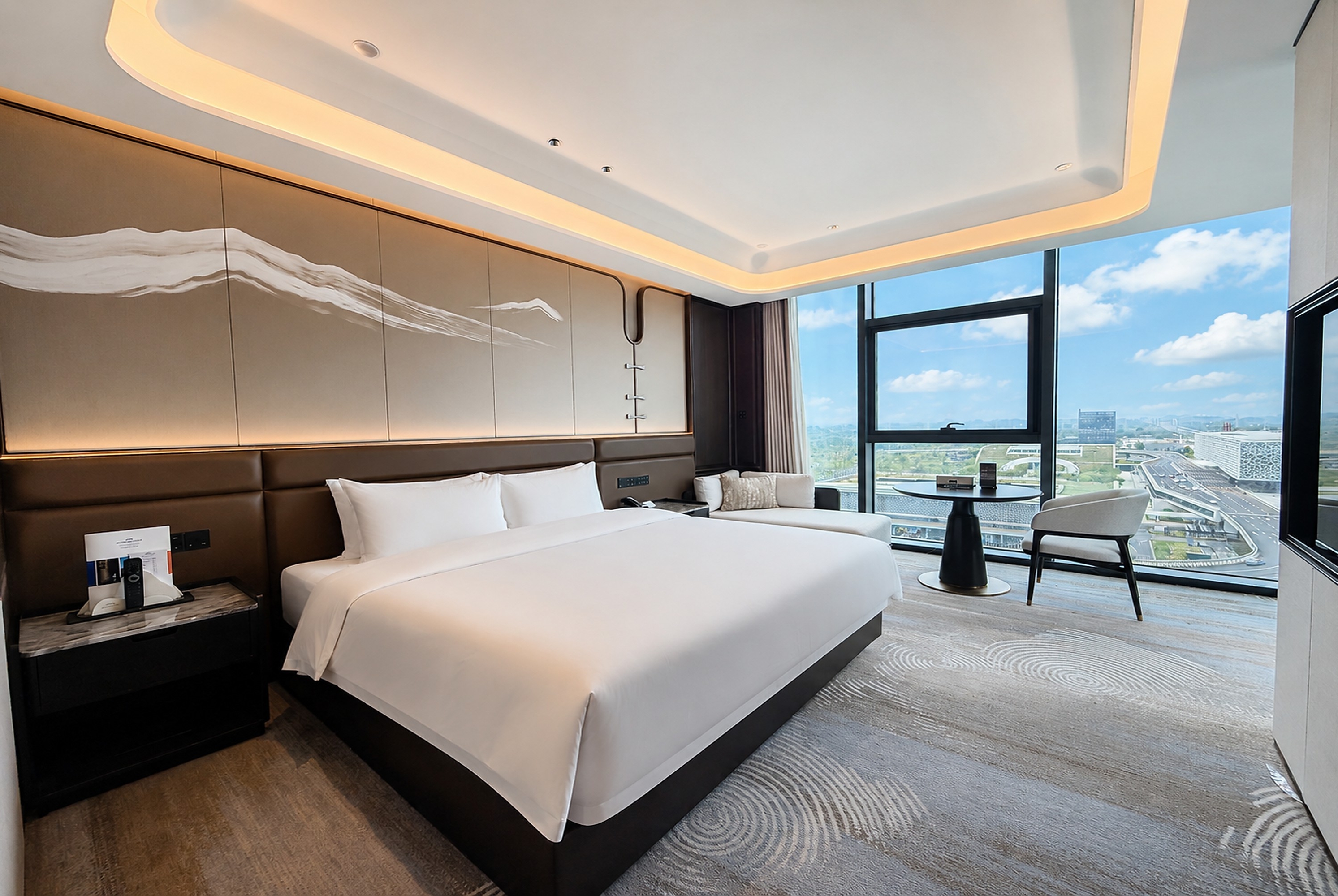 Guest room at the Howard Johnson by Wyndham Guotou Plaza Zigong in Zigong, Other than US/Canada