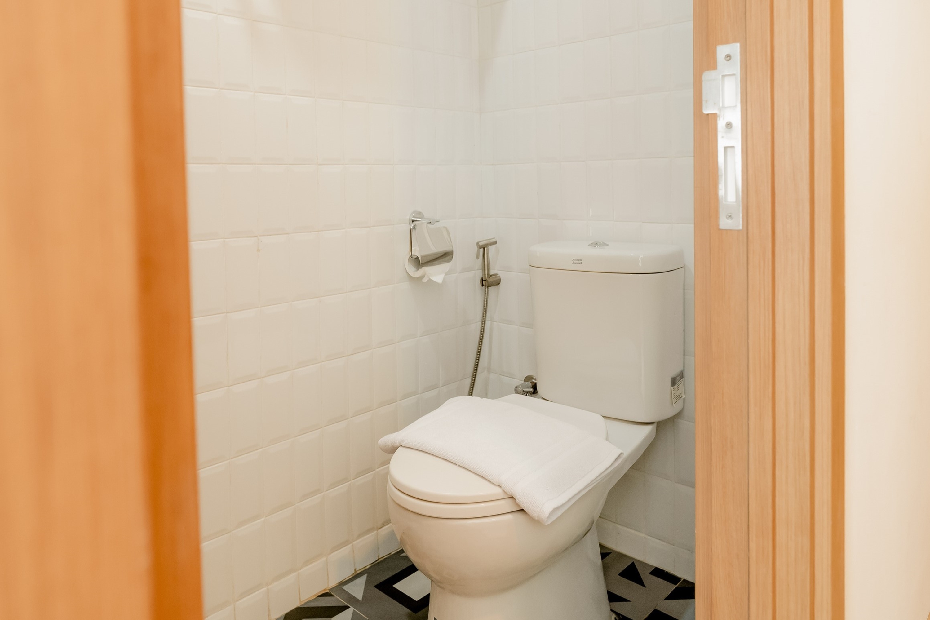 Guest room bath at the Howard Johnson By Wyndham Tangerang in Tangerang, Other than US/Canada