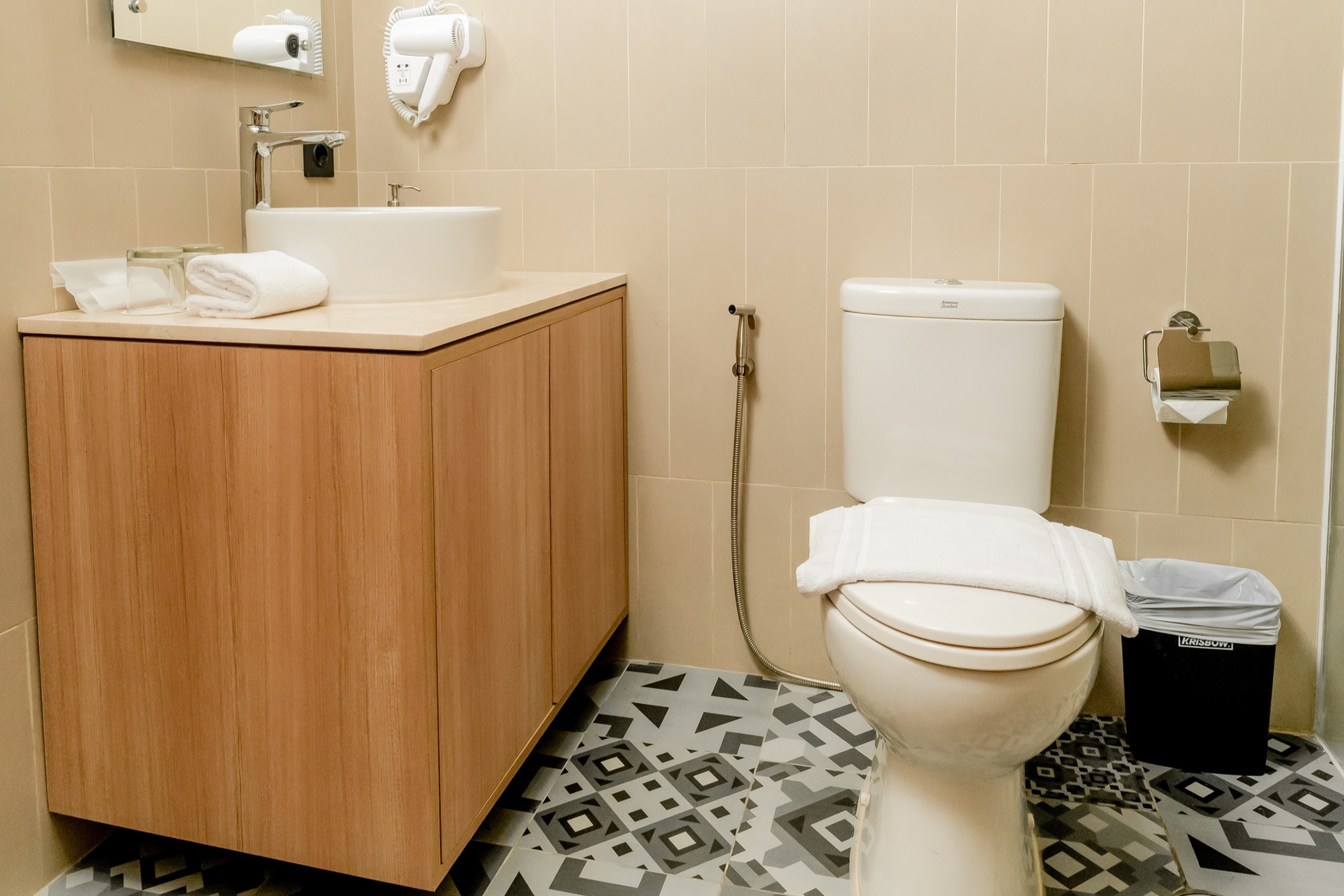 Guest room bath at the Howard Johnson By Wyndham Tangerang in Tangerang, Other than US/Canada