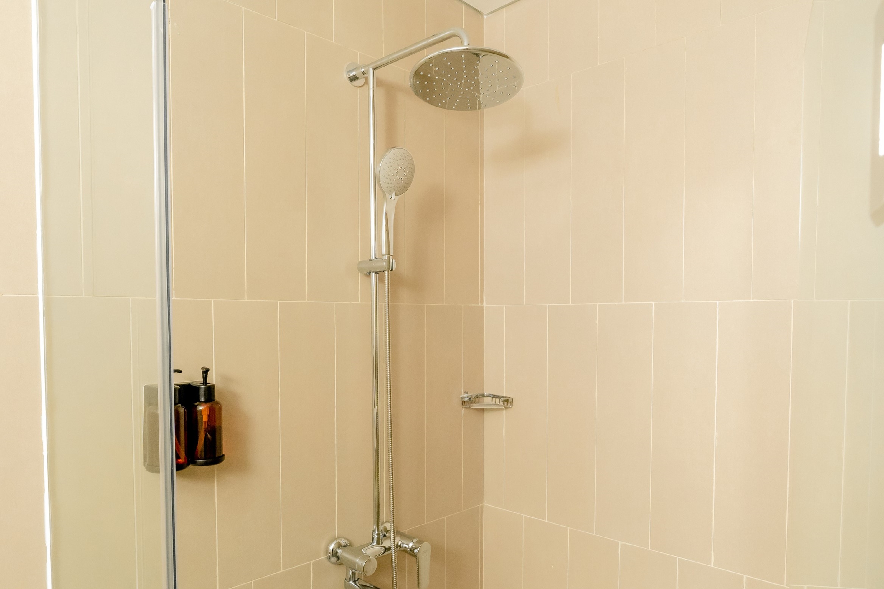 Guest room bath at the Howard Johnson By Wyndham Tangerang in Tangerang, Other than US/Canada