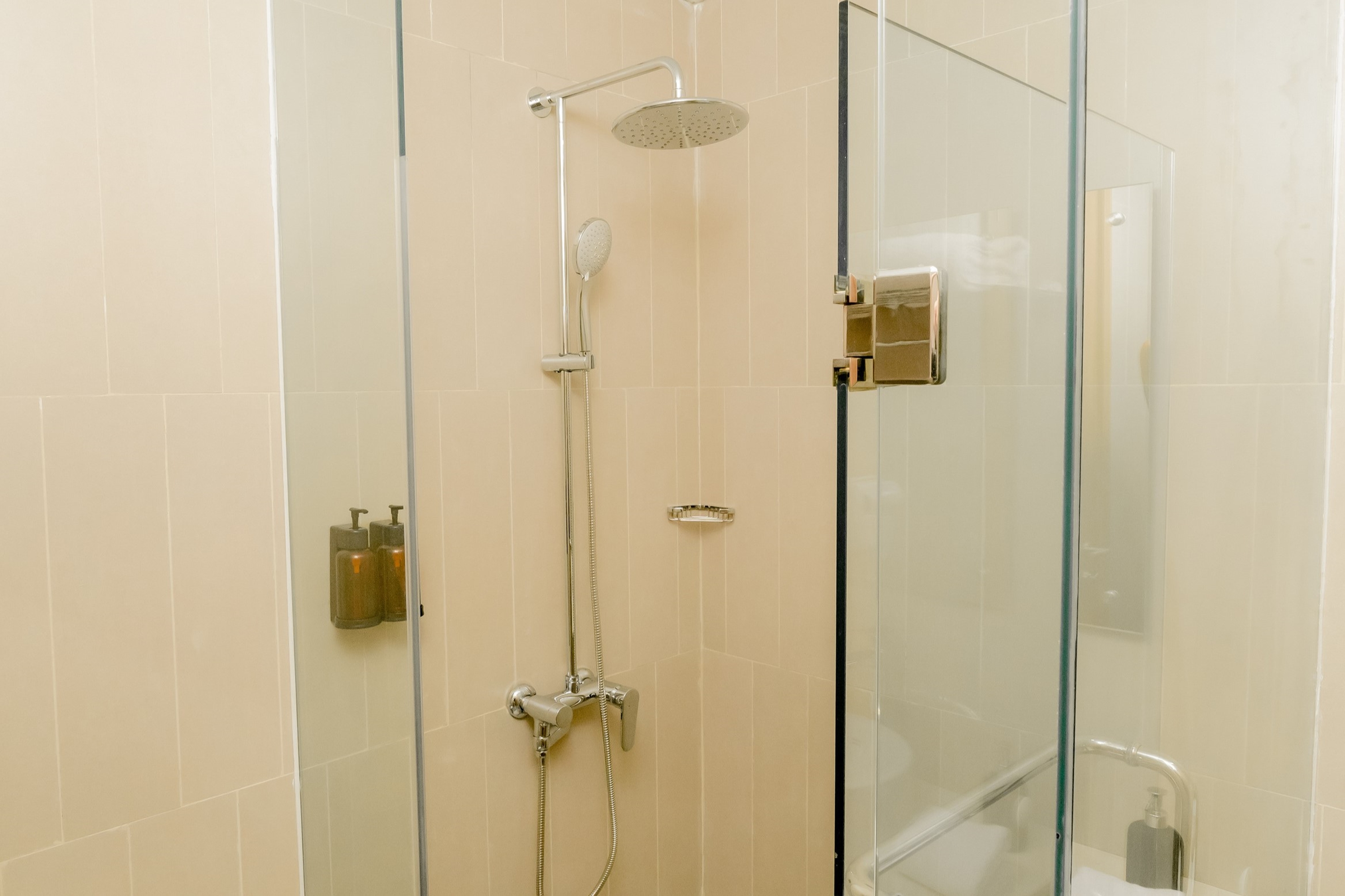 Guest room bath at the Howard Johnson By Wyndham Tangerang in Tangerang, Other than US/Canada