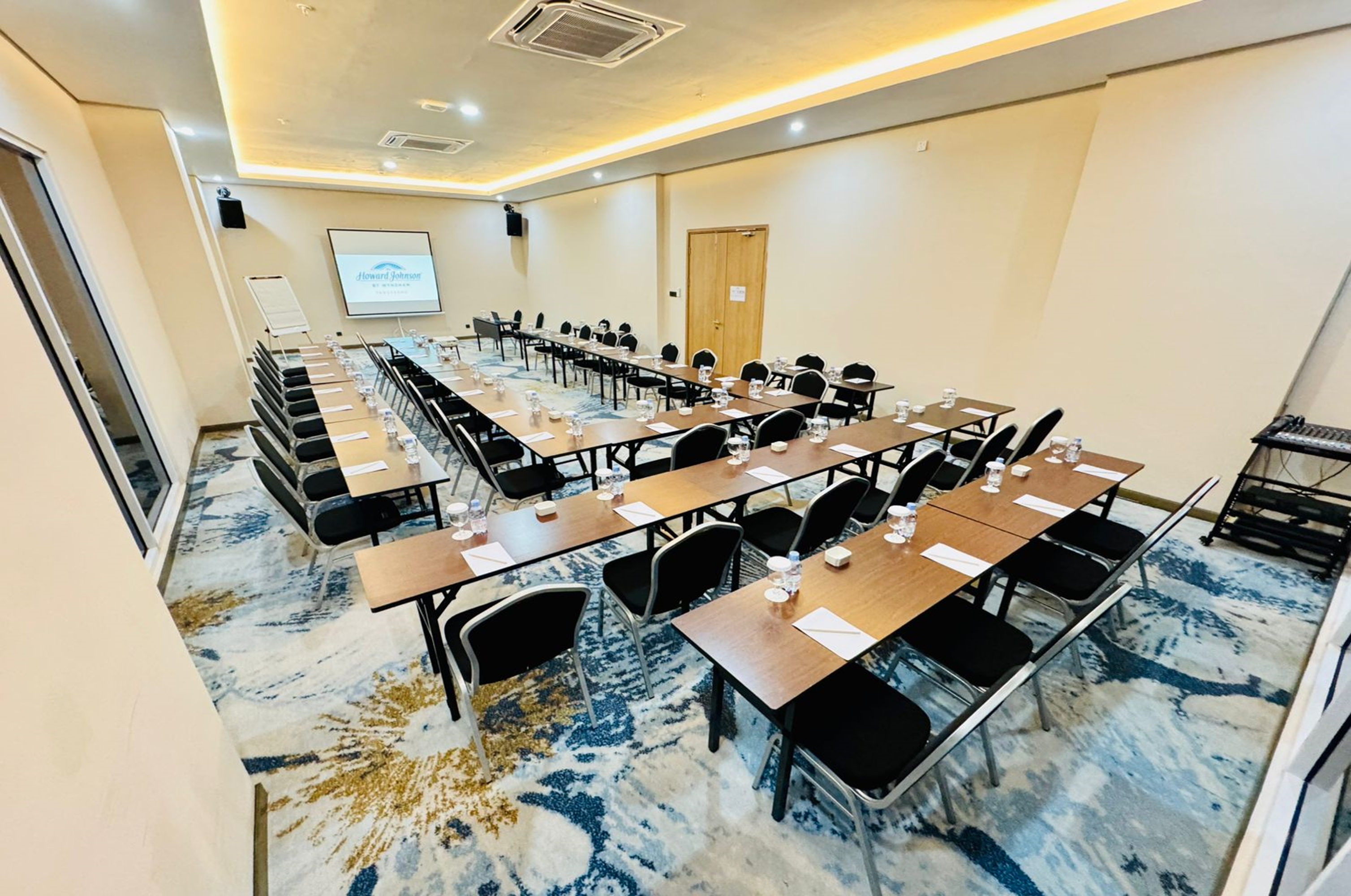 Meeting room at Howard Johnson By Wyndham Tangerang in Tangerang, Other than US/Canada