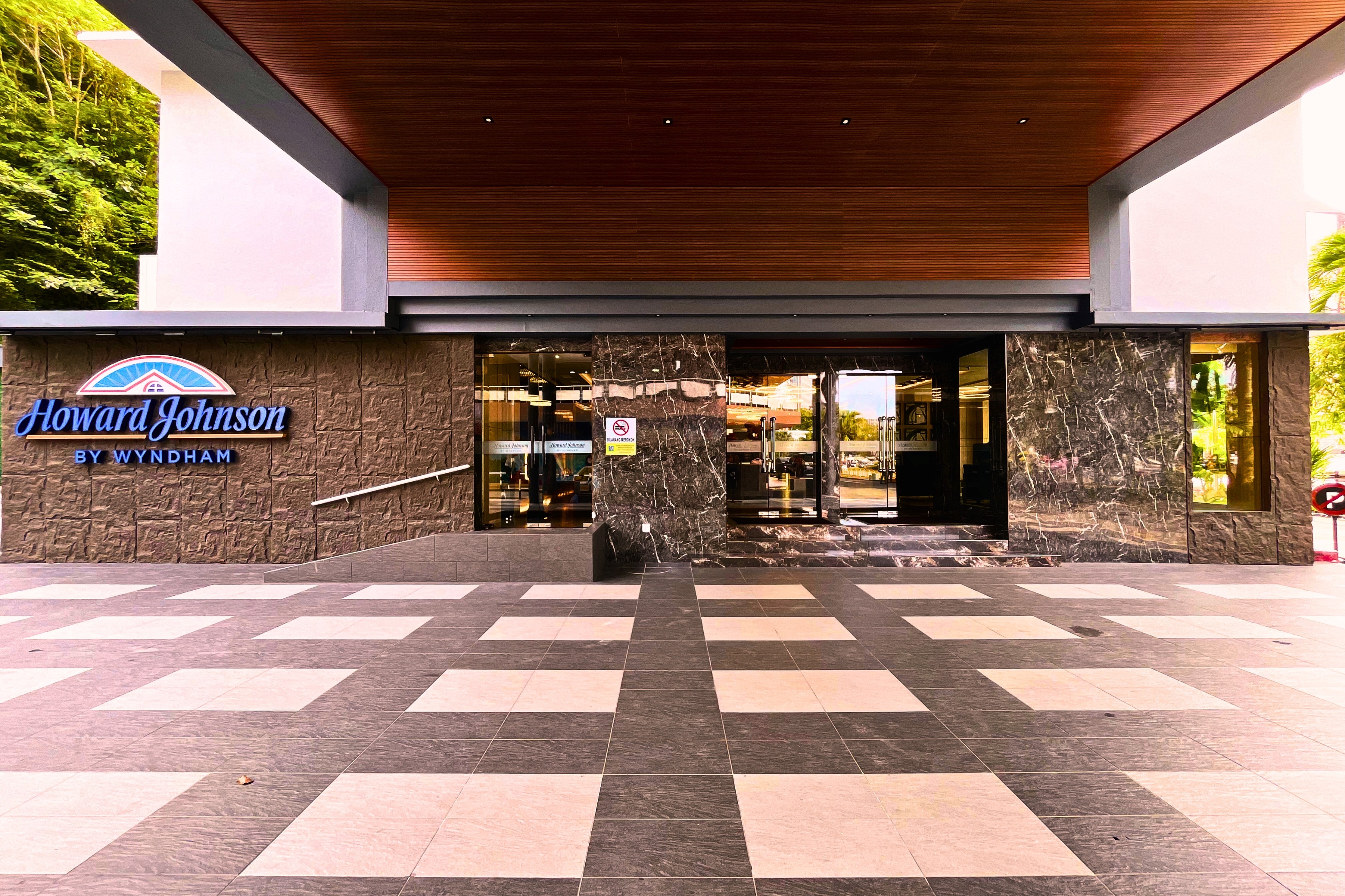 Front Exterior Image of Howard Johnson by Wyndham Kota Kinabalu City Centre hotel in Kota Kinabalu, Other than US/Canada