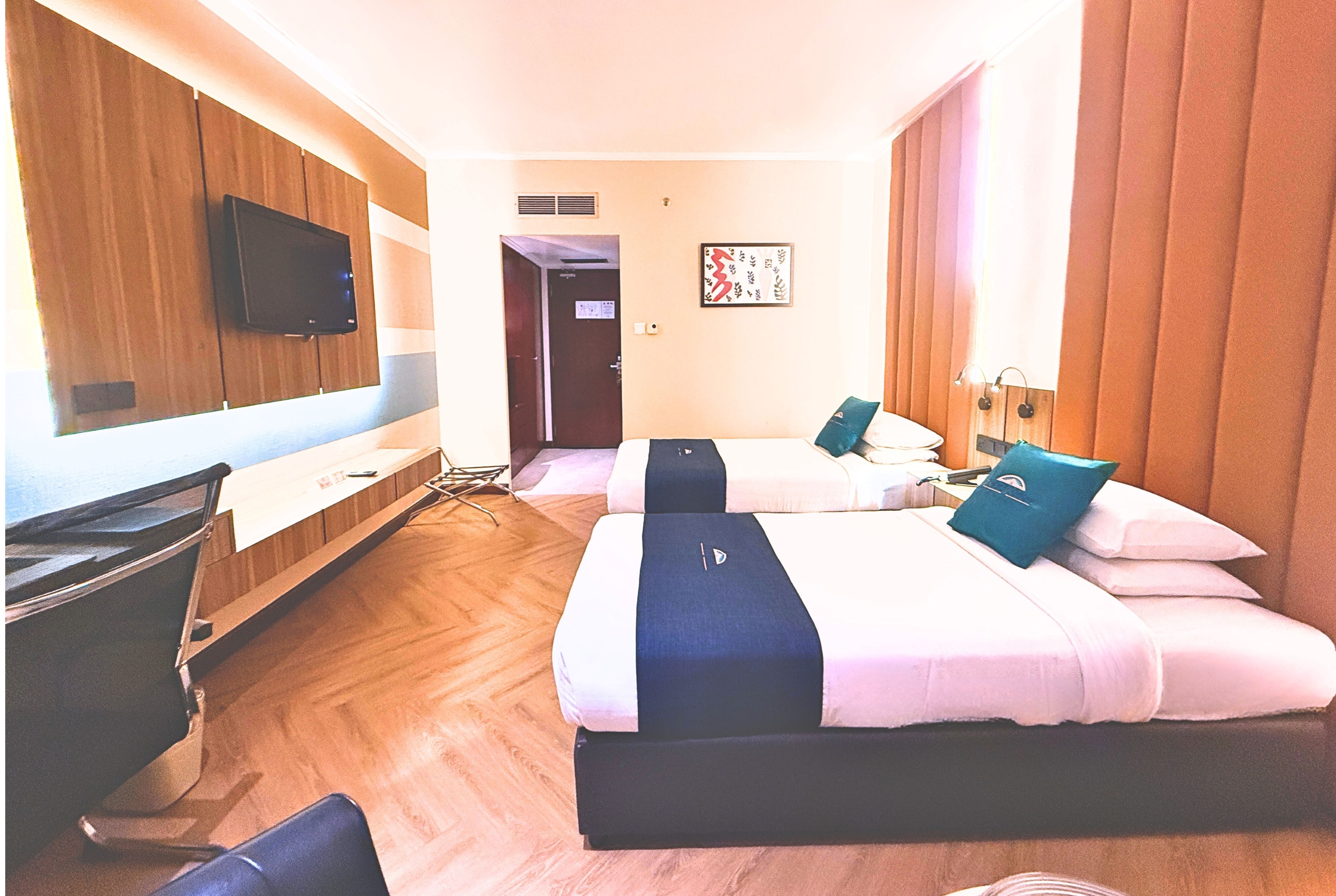 Guest room at the Howard Johnson by Wyndham Kota Kinabalu City Centre in Kota Kinabalu, Other than US/Canada