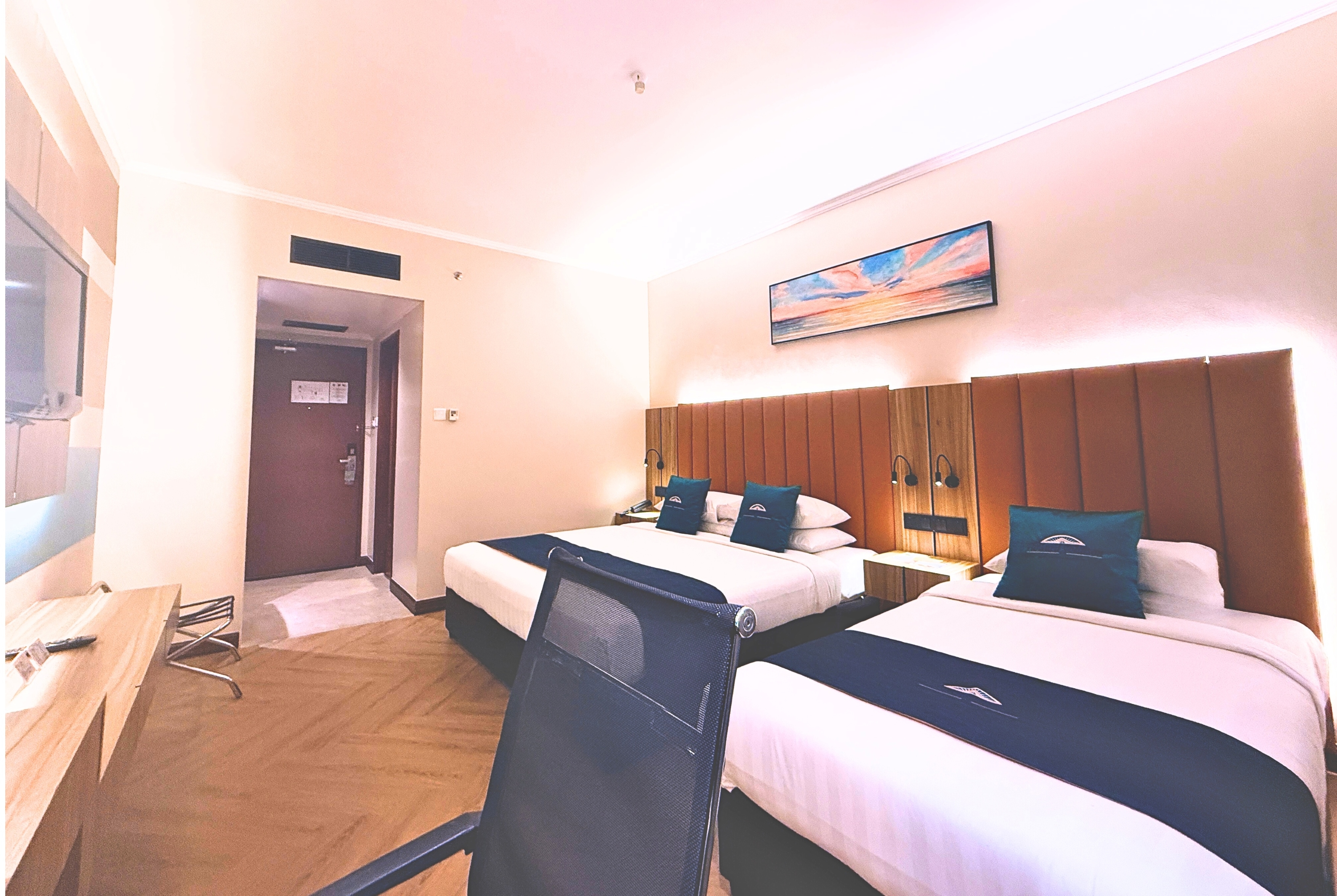 Guest room at the Howard Johnson by Wyndham Kota Kinabalu City Centre in Kota Kinabalu, Other than US/Canada