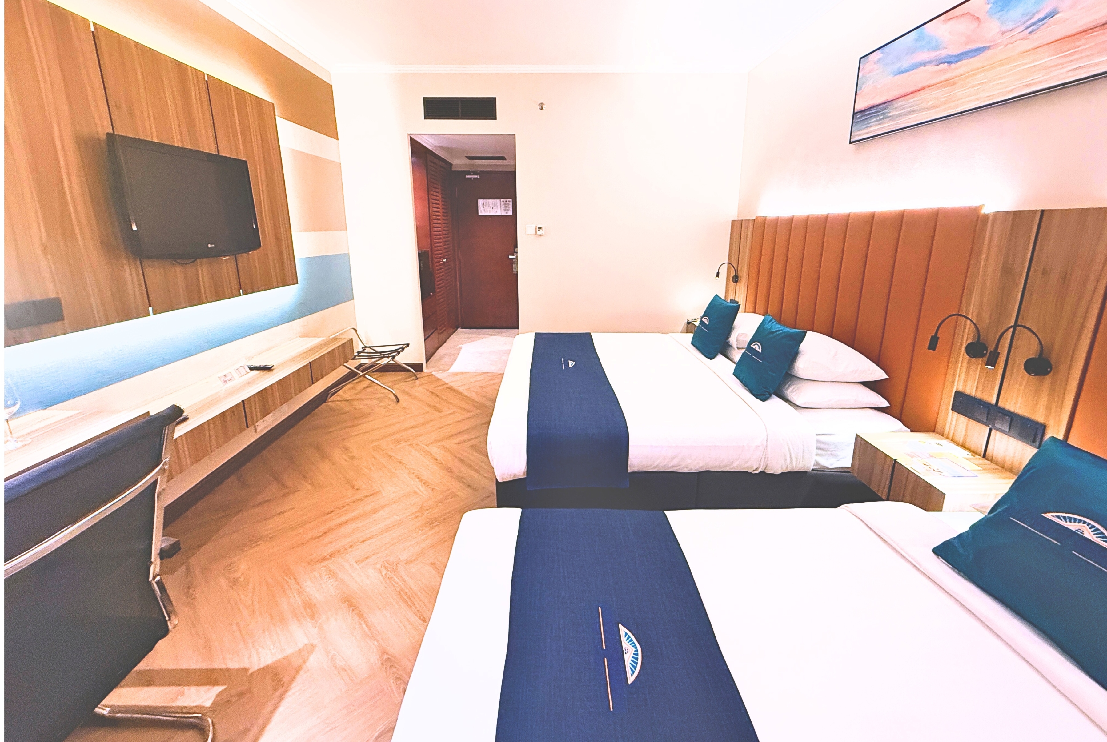 Guest room at the Howard Johnson by Wyndham Kota Kinabalu City Centre in Kota Kinabalu, Other than US/Canada