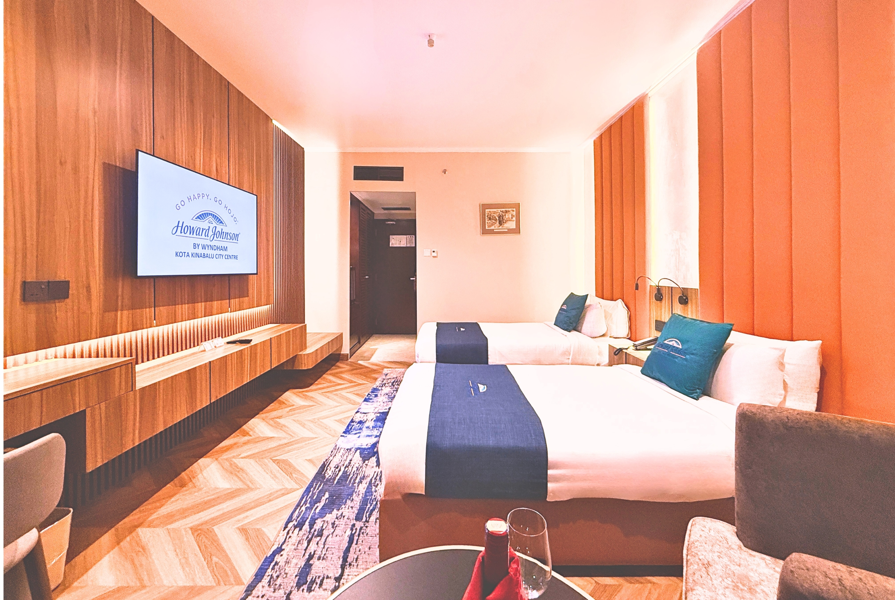 Guest room at the Howard Johnson by Wyndham Kota Kinabalu City Centre in Kota Kinabalu, Other than US/Canada