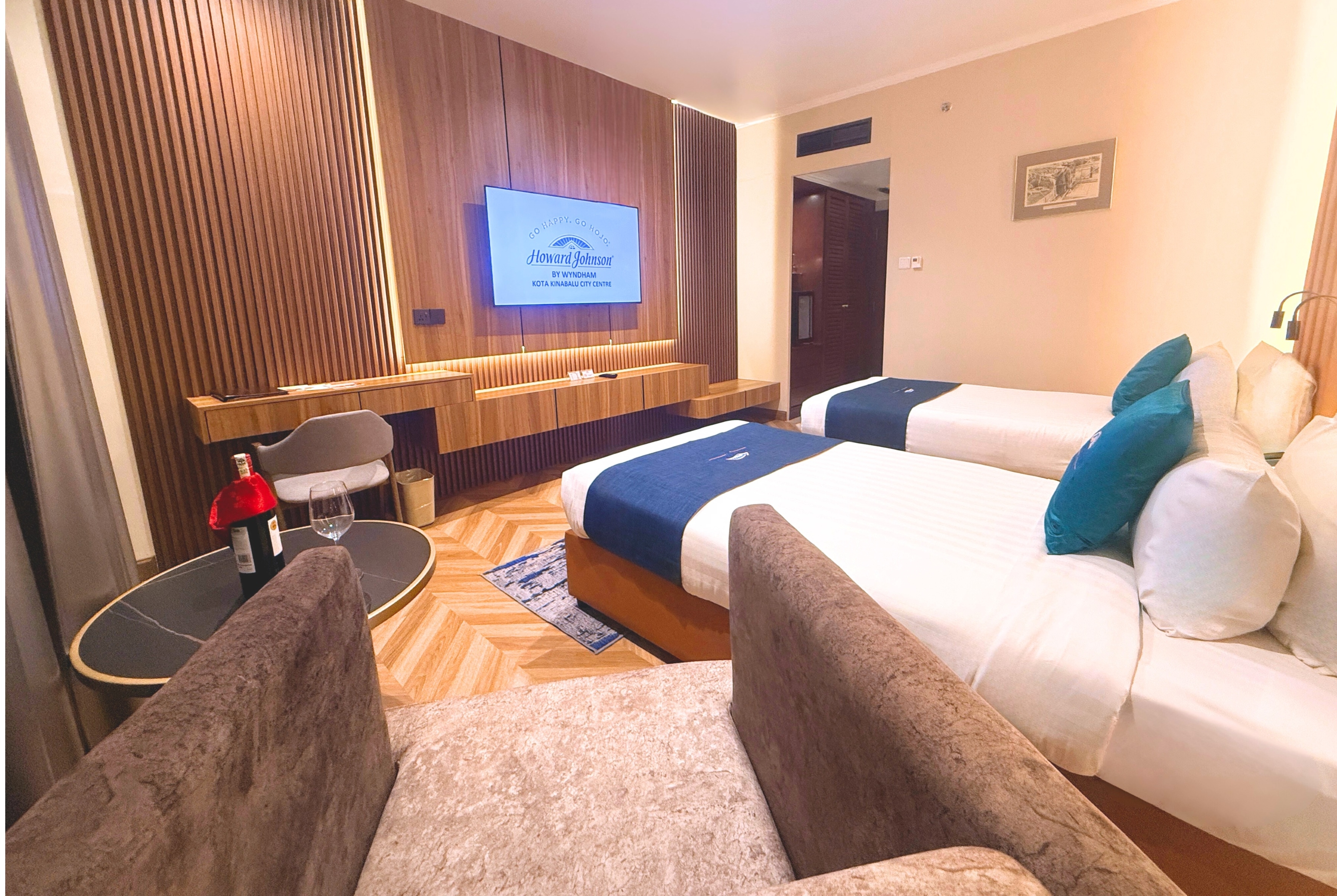 Guest room at the Howard Johnson by Wyndham Kota Kinabalu City Centre in Kota Kinabalu, Other than US/Canada