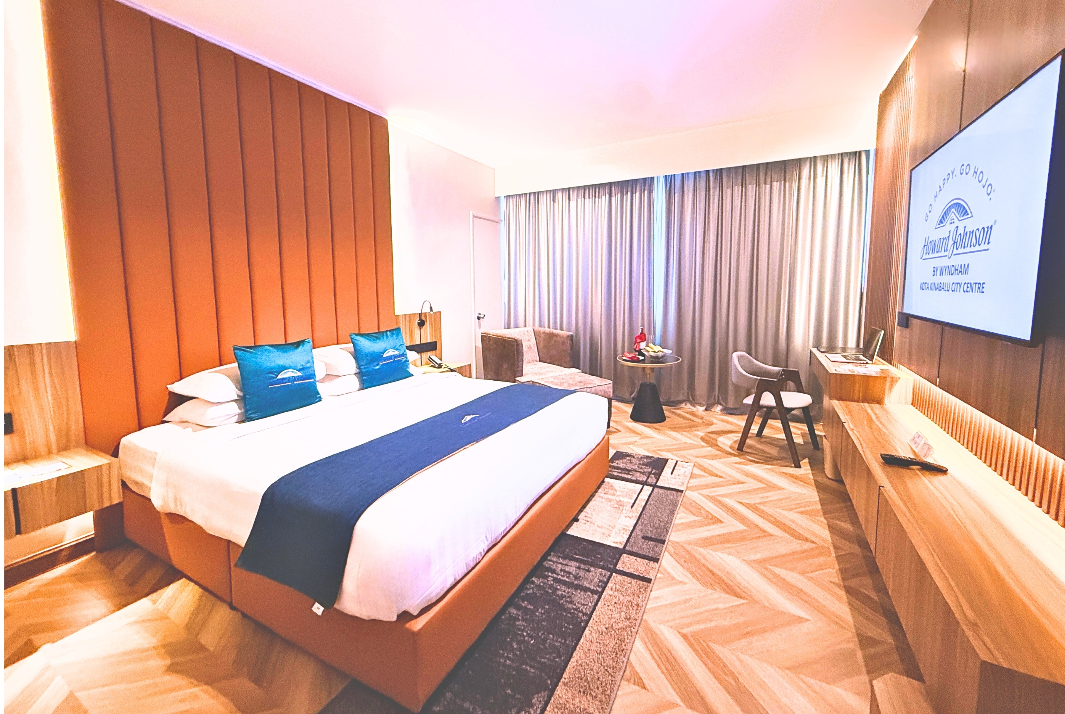 Guest room at the Howard Johnson by Wyndham Kota Kinabalu City Centre in Kota Kinabalu, Other than US/Canada