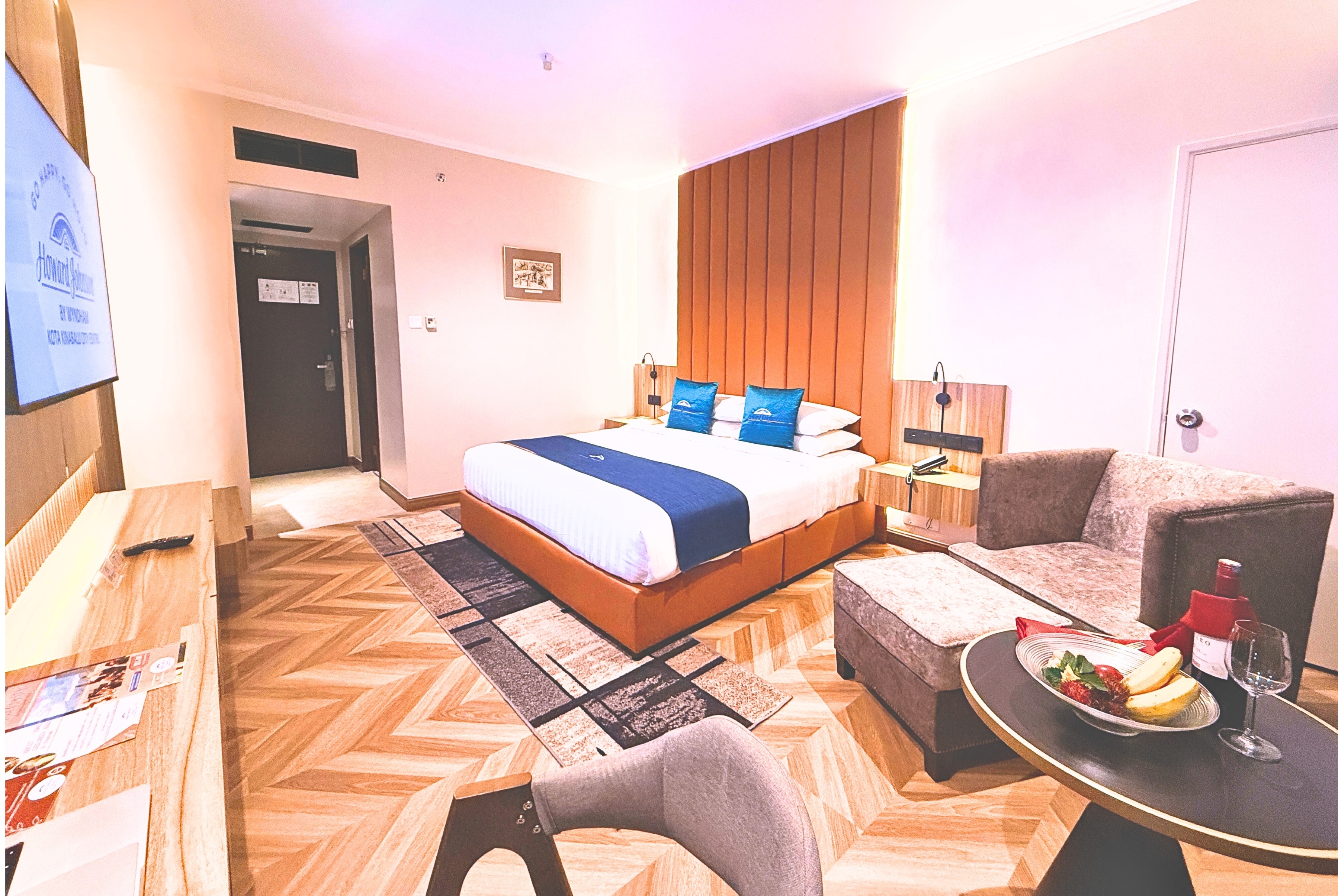 Guest room at the Howard Johnson by Wyndham Kota Kinabalu City Centre in Kota Kinabalu, Other than US/Canada