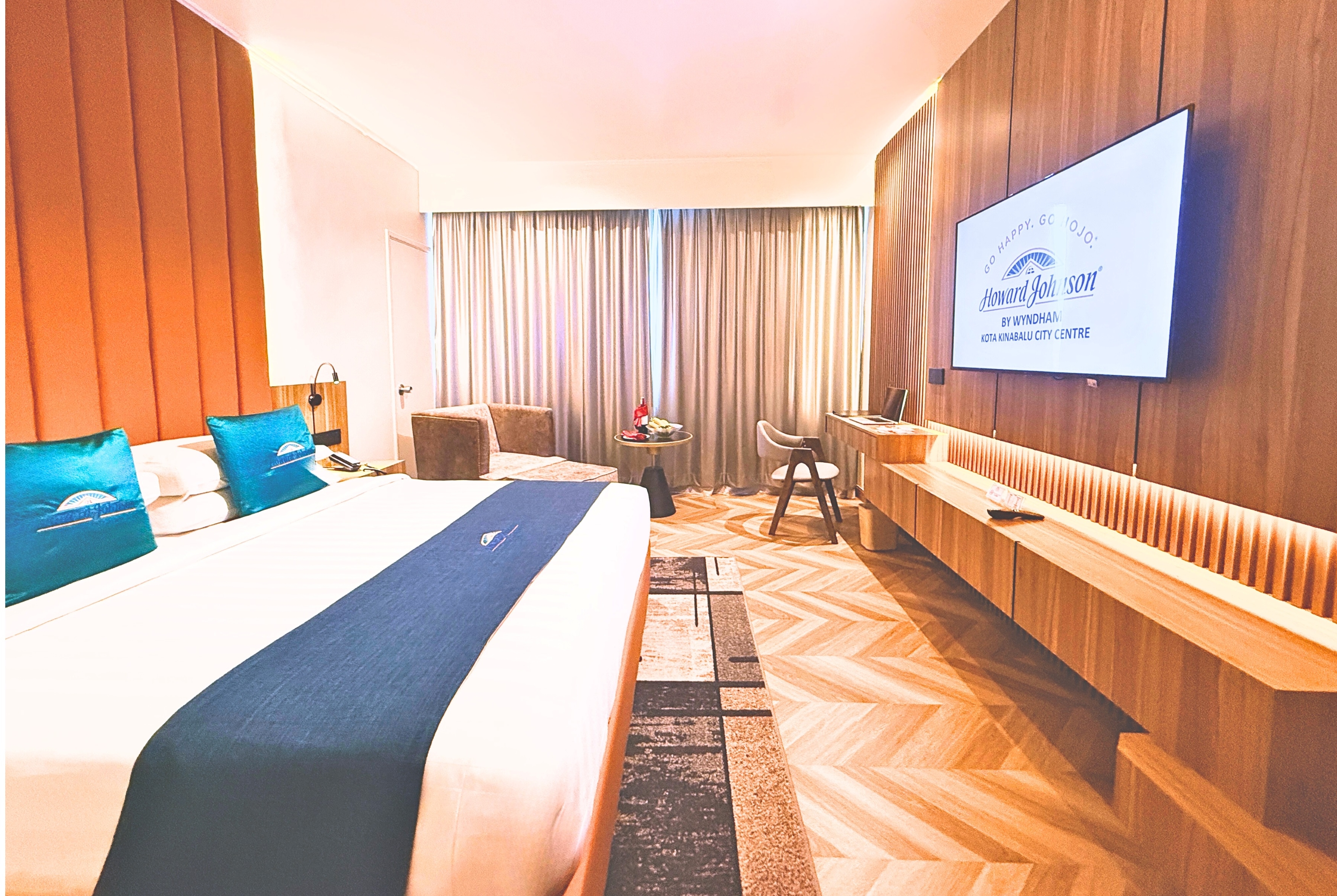 Guest room at the Howard Johnson by Wyndham Kota Kinabalu City Centre in Kota Kinabalu, Other than US/Canada