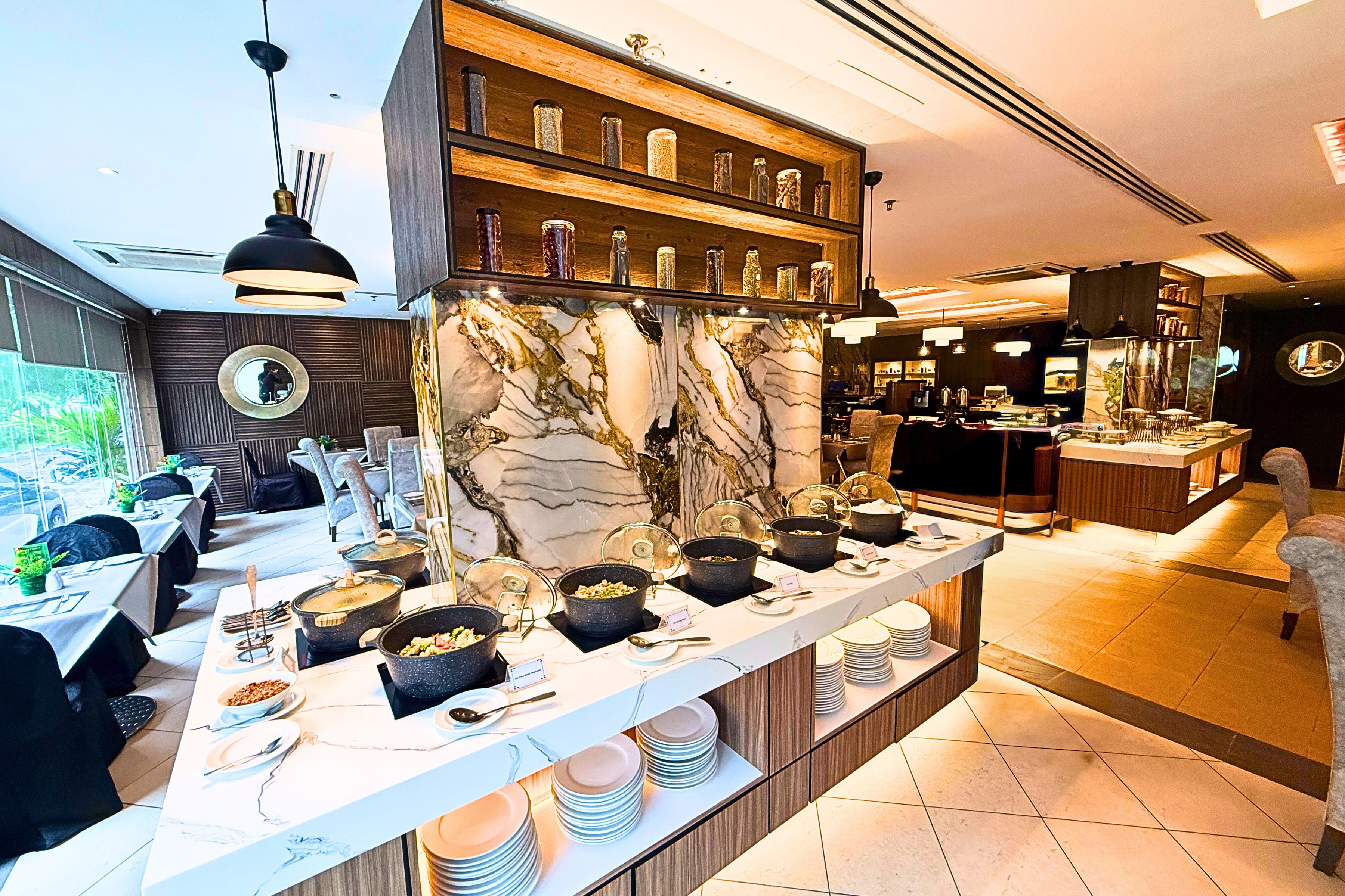 Howard Johnson by Wyndham Kota Kinabalu City Centre cafe in Kota Kinabalu, Other than US/Canada