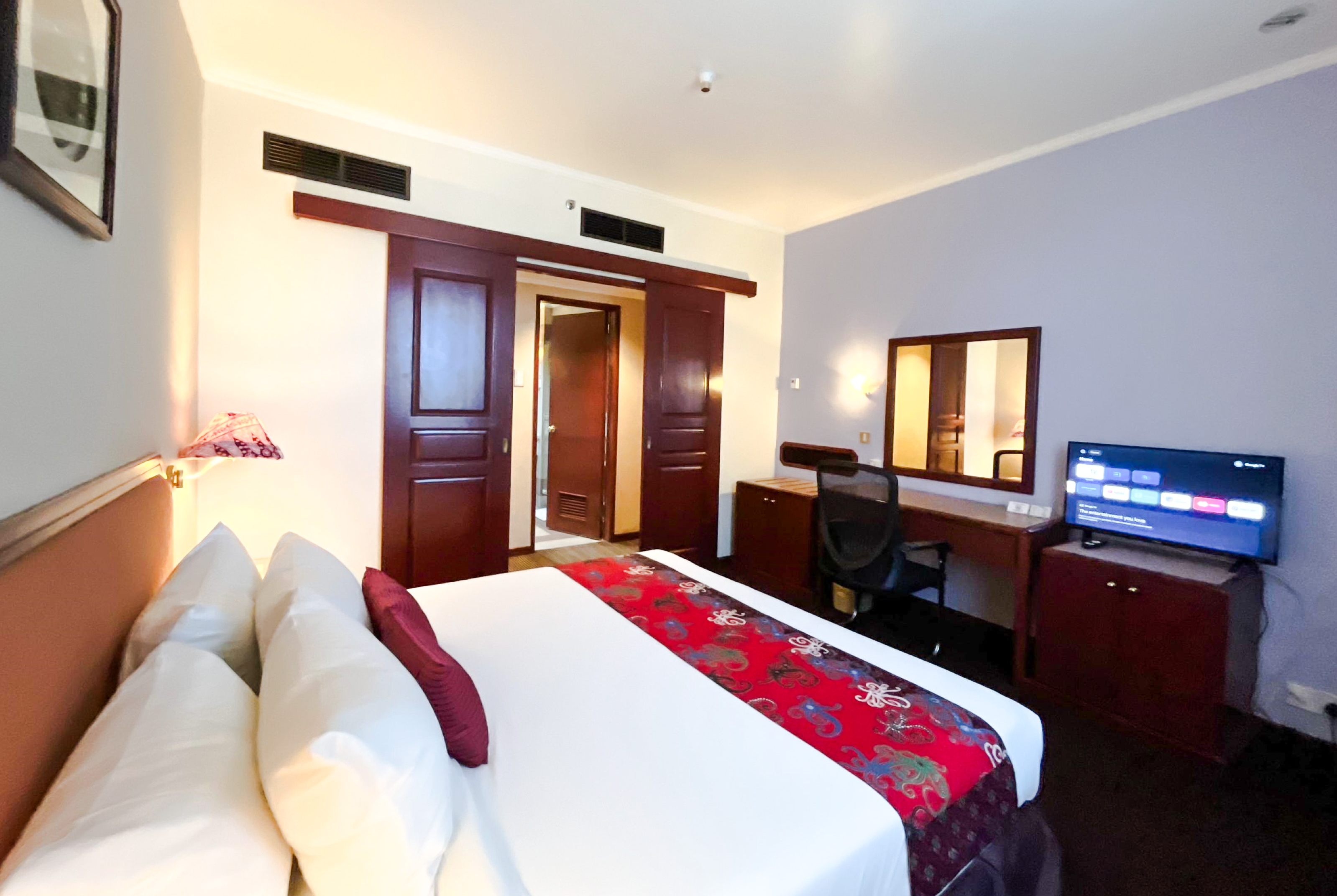 Howard Johnson by Wyndham Kota Kinabalu City Centre suite in Kota Kinabalu, Other than US/Canada