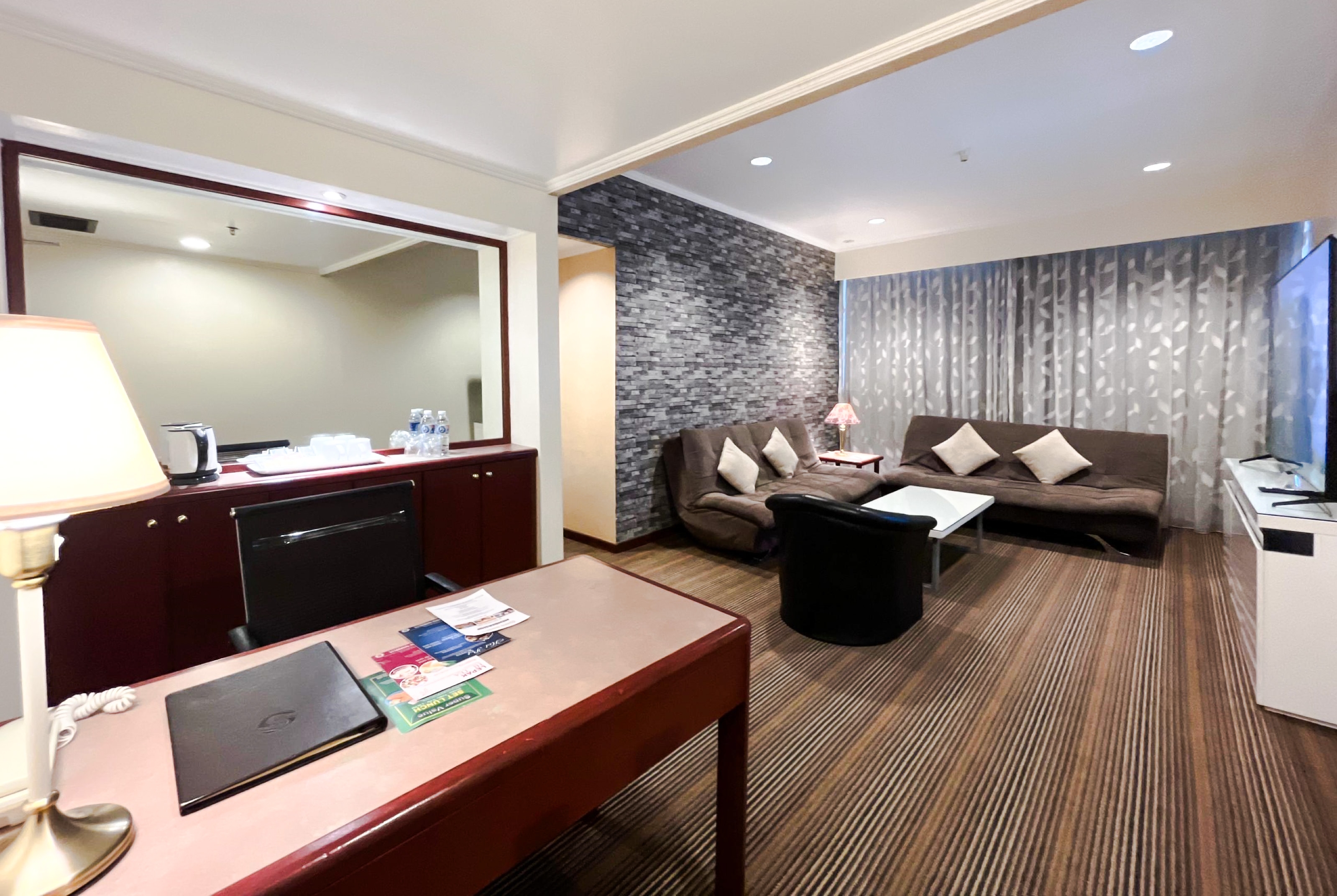 Howard Johnson by Wyndham Kota Kinabalu City Centre suite in Kota Kinabalu, Other than US/Canada