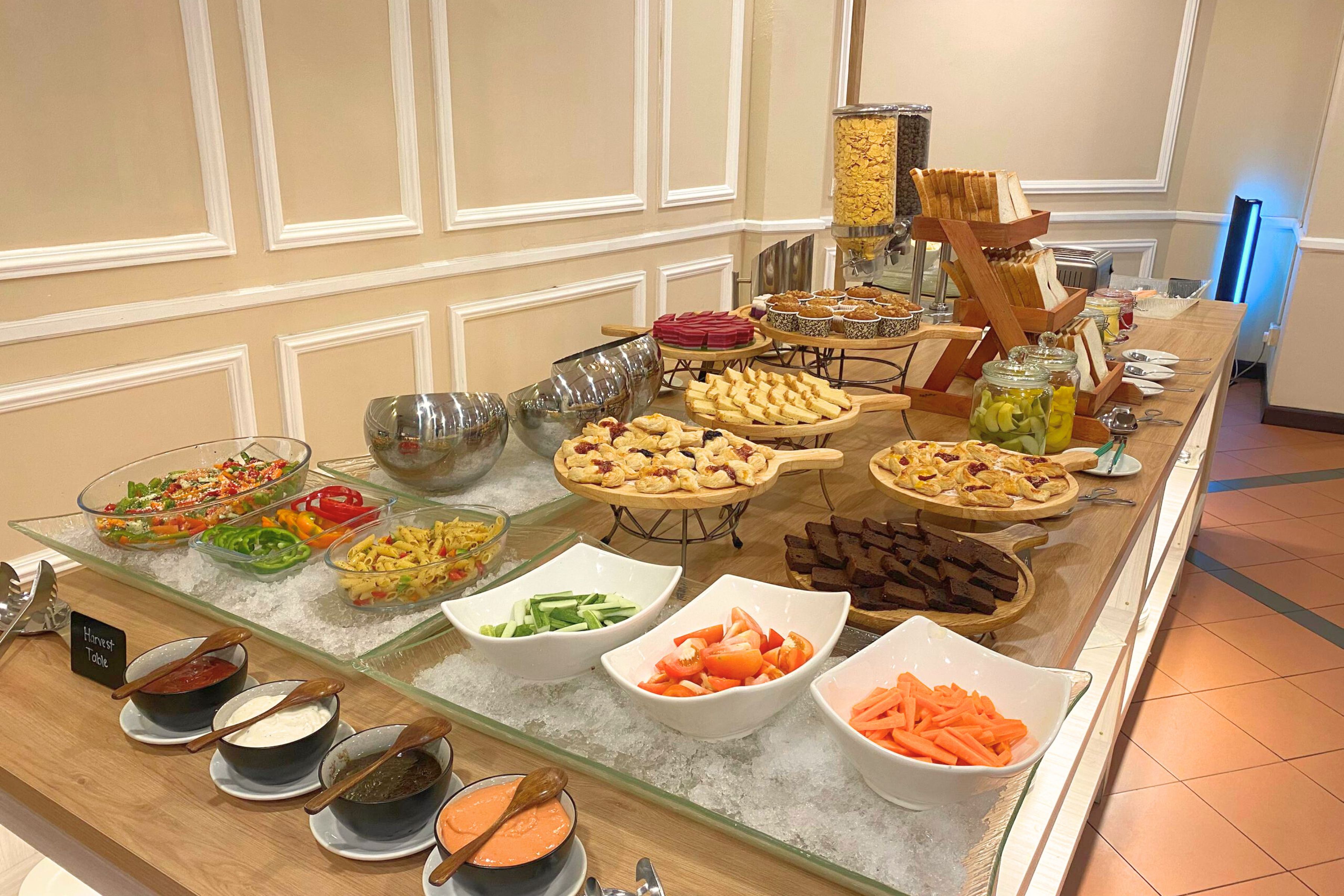 Howard Johnson By Wyndham Kuala Lumpur 118 restaurant breakfast area close up in Kuala Lumpur, Other than US/Canada