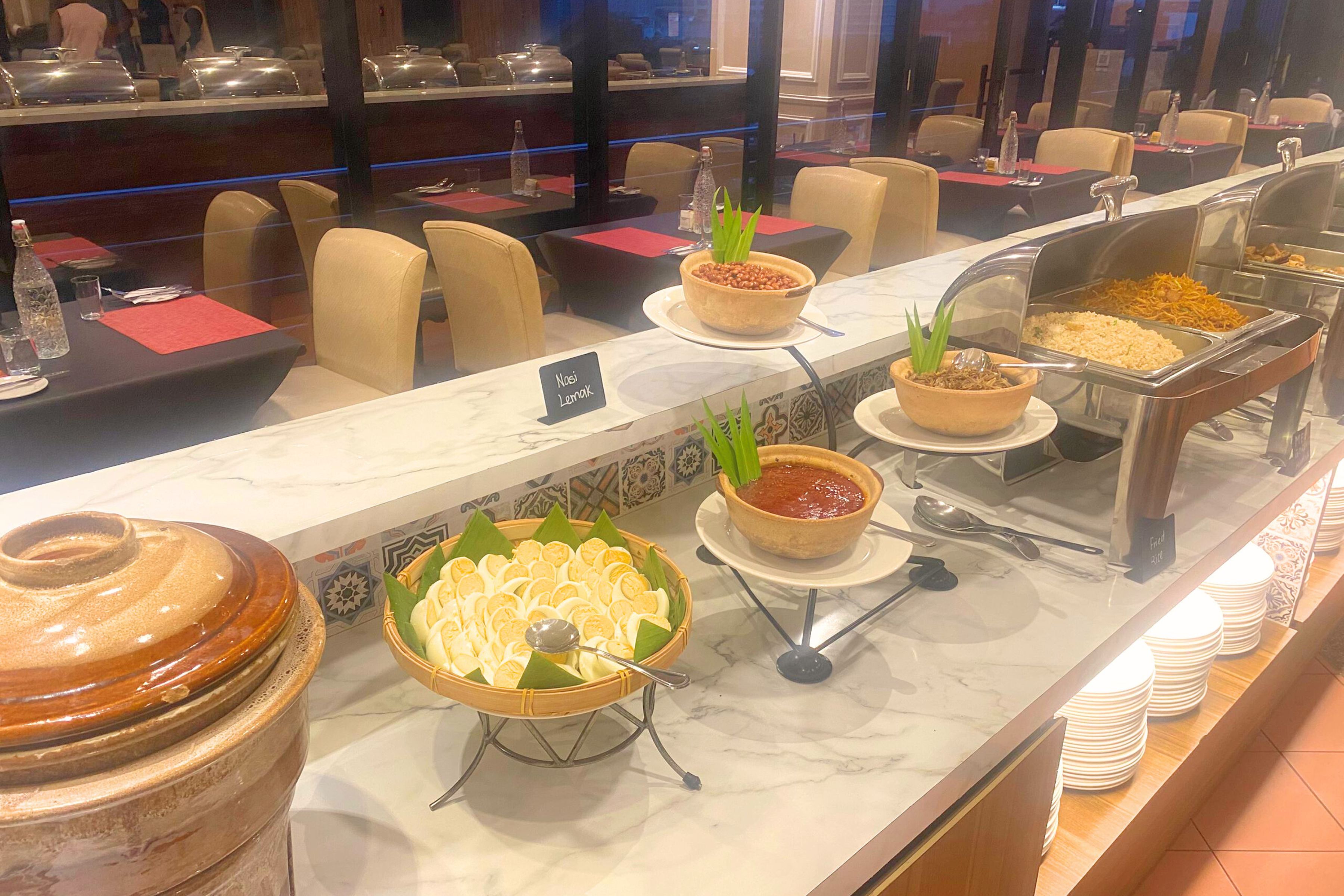 Howard Johnson By Wyndham Kuala Lumpur 118 restaurant breakfast area close up in Kuala Lumpur, Other than US/Canada