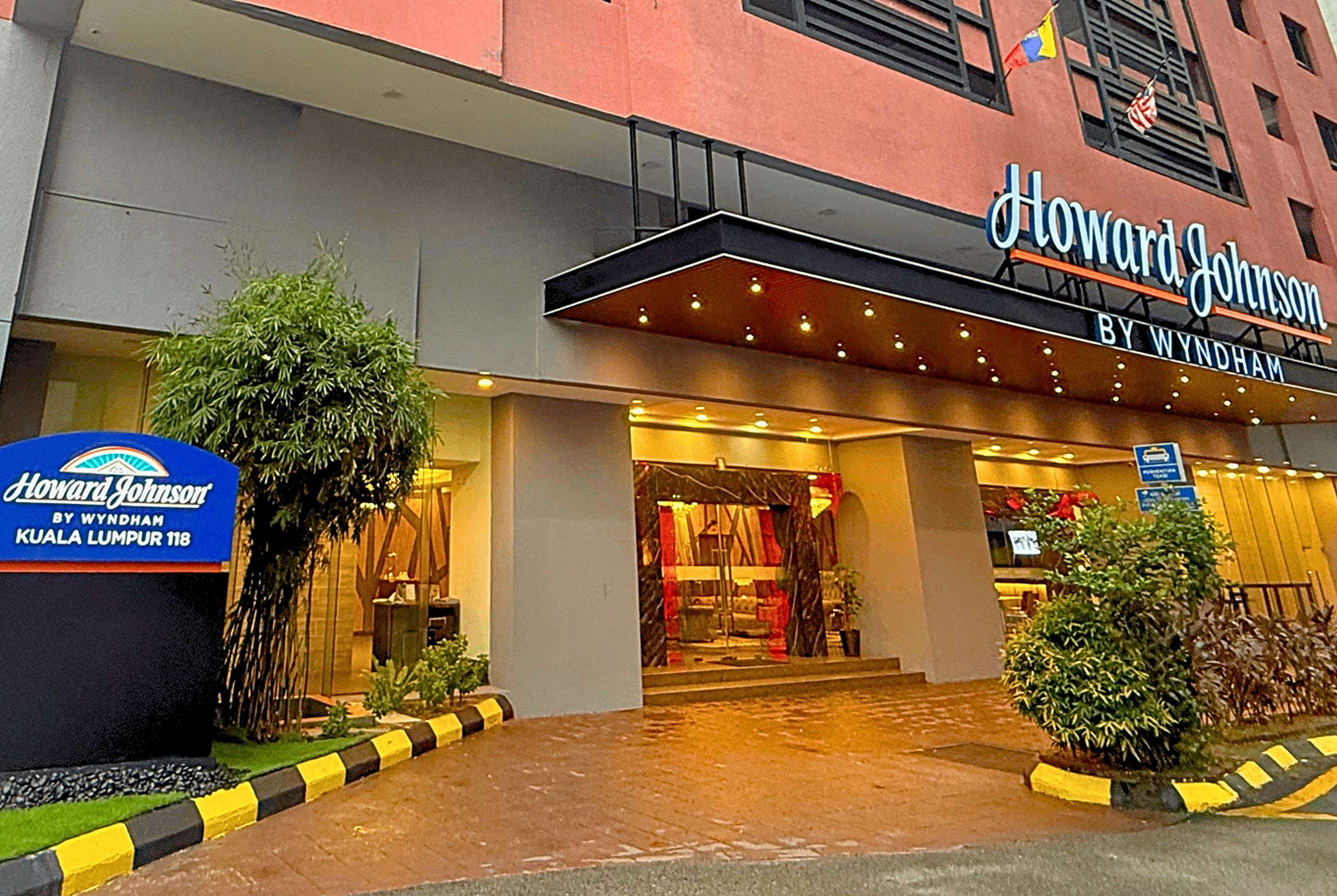 Exterior of Howard Johnson By Wyndham Kuala Lumpur 118 hotel in Kuala Lumpur, Other than US/Canada