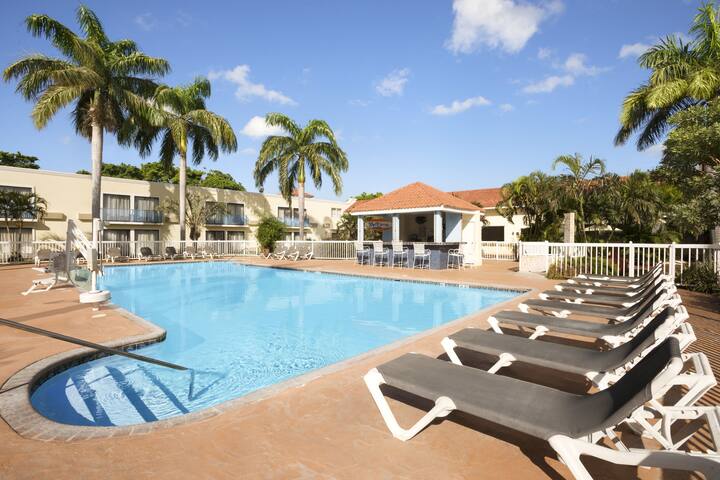Howard Johnson By Wyndham Ponce Hotels Pr 00715 Pool At The Howard Johnson By Wyndham Ponce In Other Than Us Canada