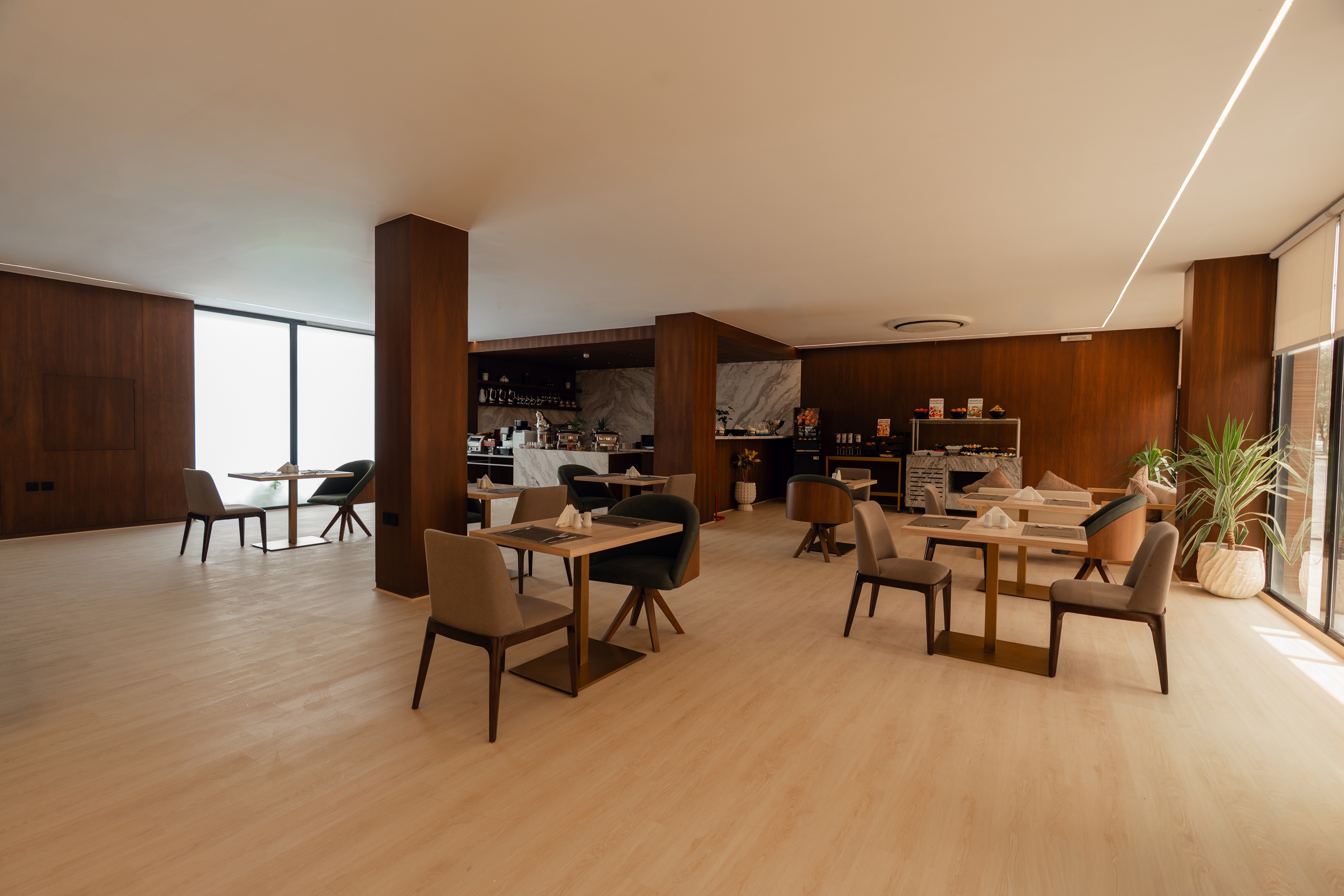 Howard Johnson by Wyndham Riyadh Al Nasiriyah cafe in Riyadh, Other than US/Canada
