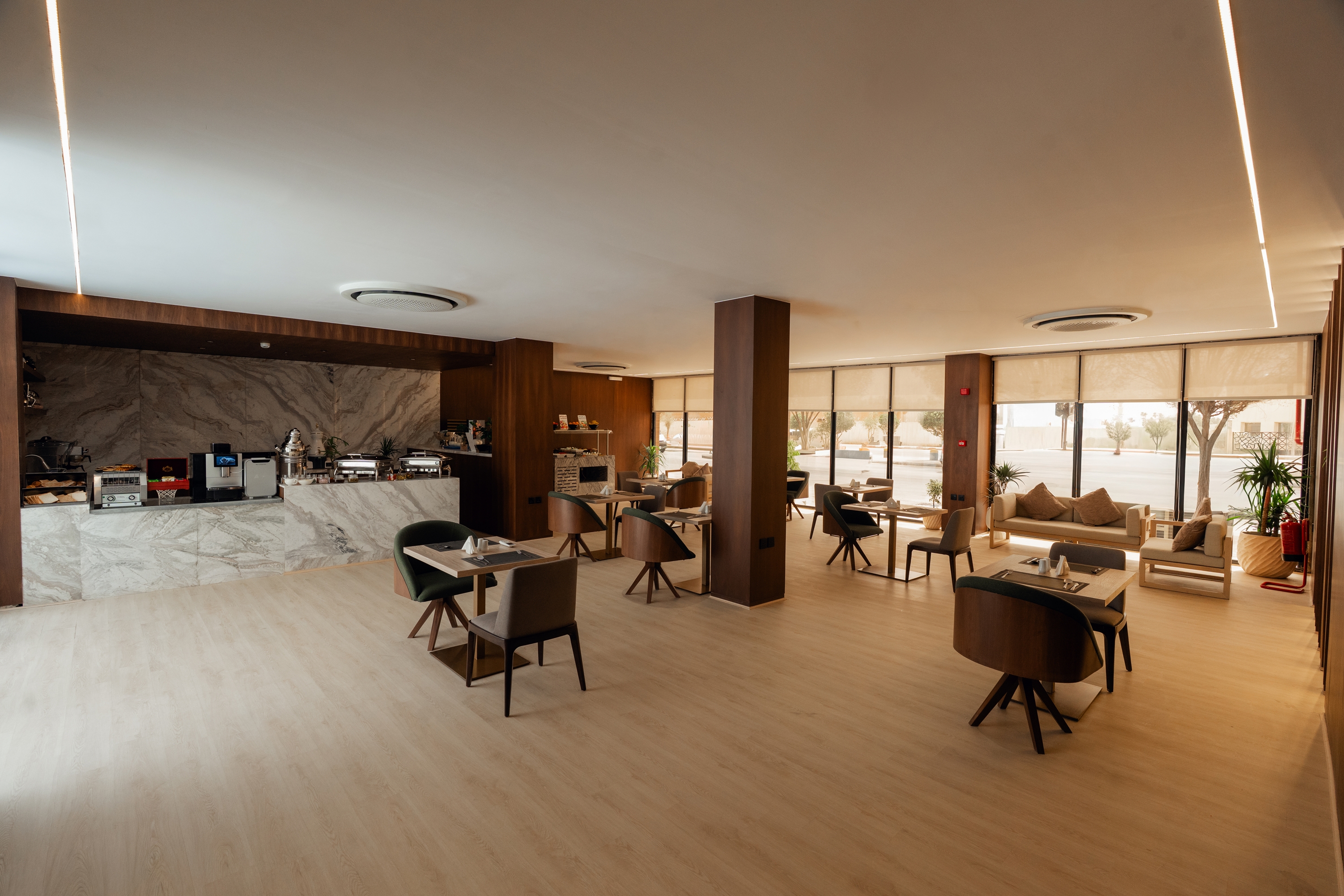 Howard Johnson by Wyndham Riyadh Al Nasiriyah cafe in Riyadh, Other than US/Canada