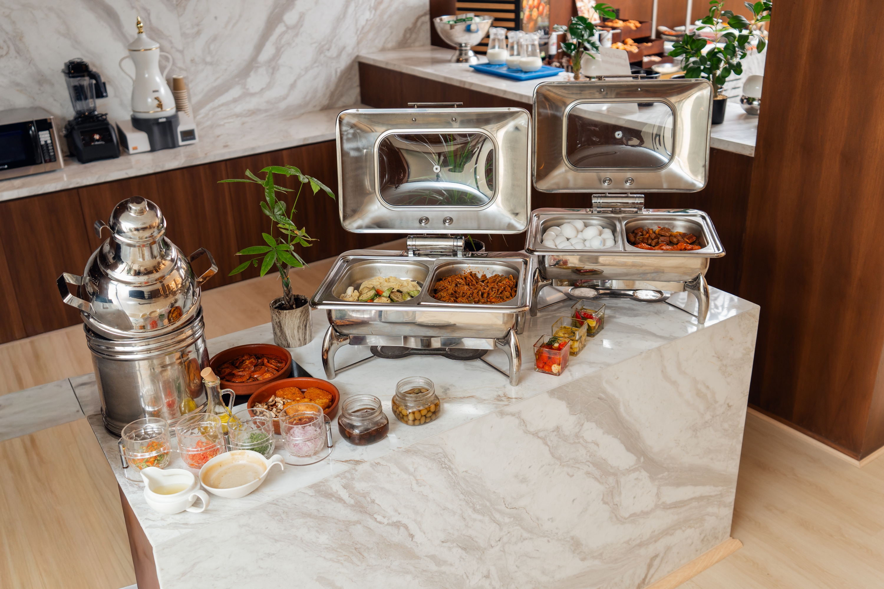 Howard Johnson by Wyndham Riyadh Al Nasiriyah cafe in Riyadh, Other than US/Canada
