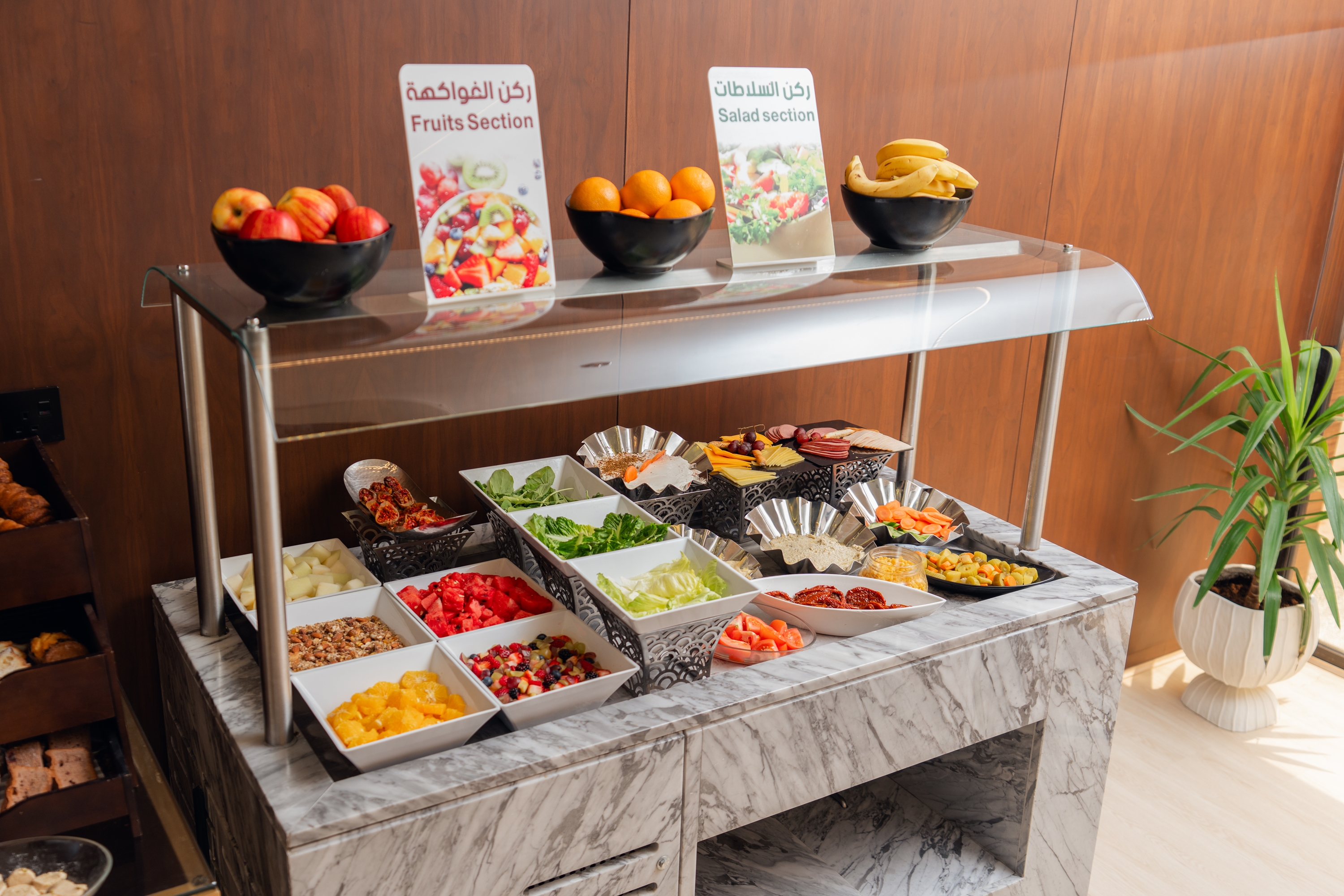 Howard Johnson by Wyndham Riyadh Al Nasiriyah cafe in Riyadh, Other than US/Canada
