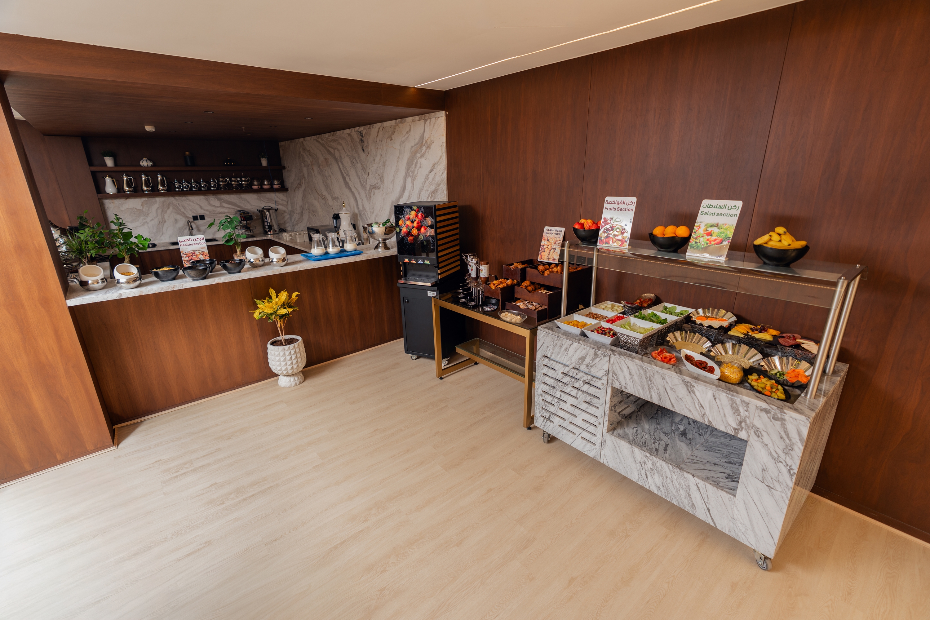 Howard Johnson by Wyndham Riyadh Al Nasiriyah cafe in Riyadh, Other than US/Canada