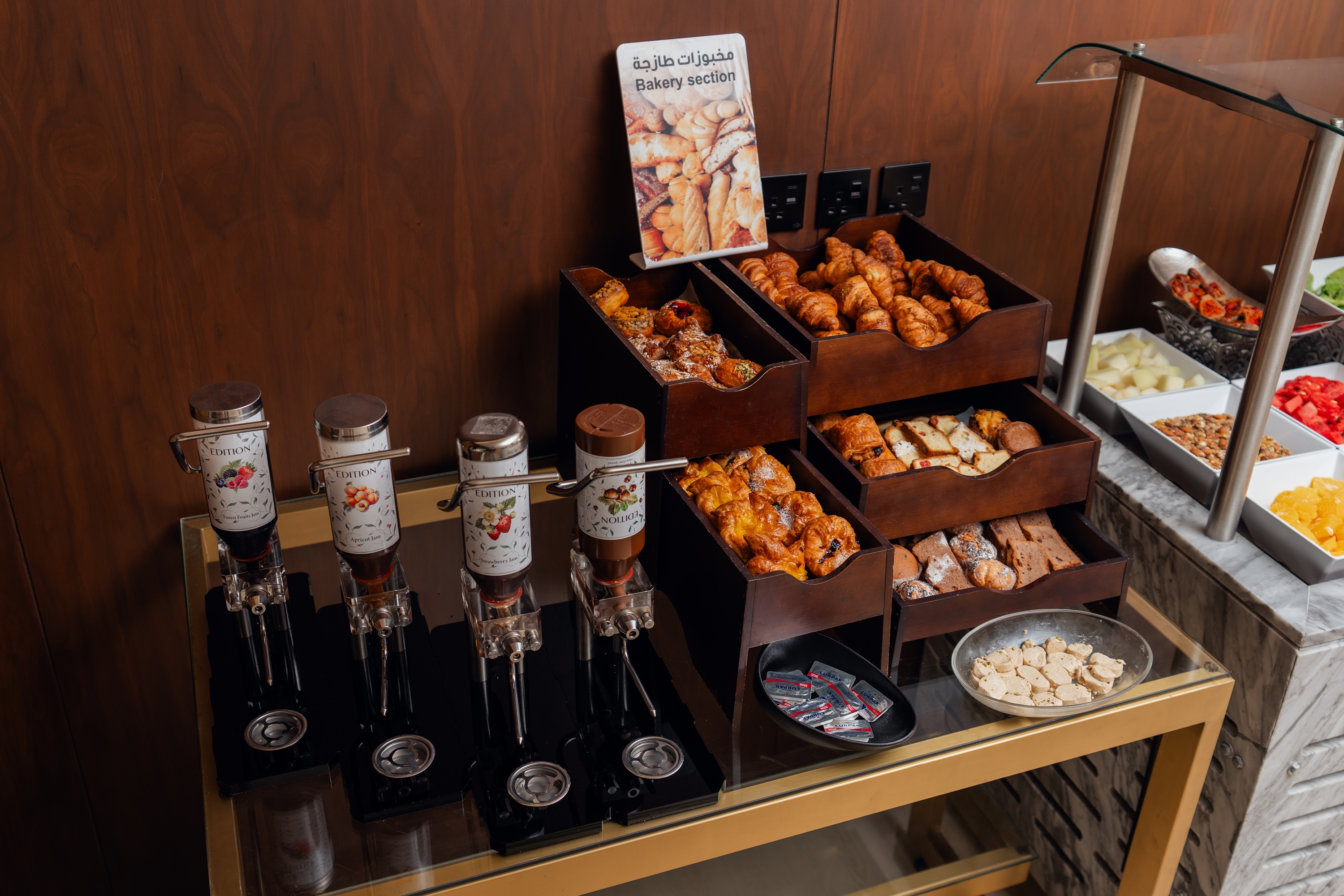 Howard Johnson by Wyndham Riyadh Al Nasiriyah cafe in Riyadh, Other than US/Canada