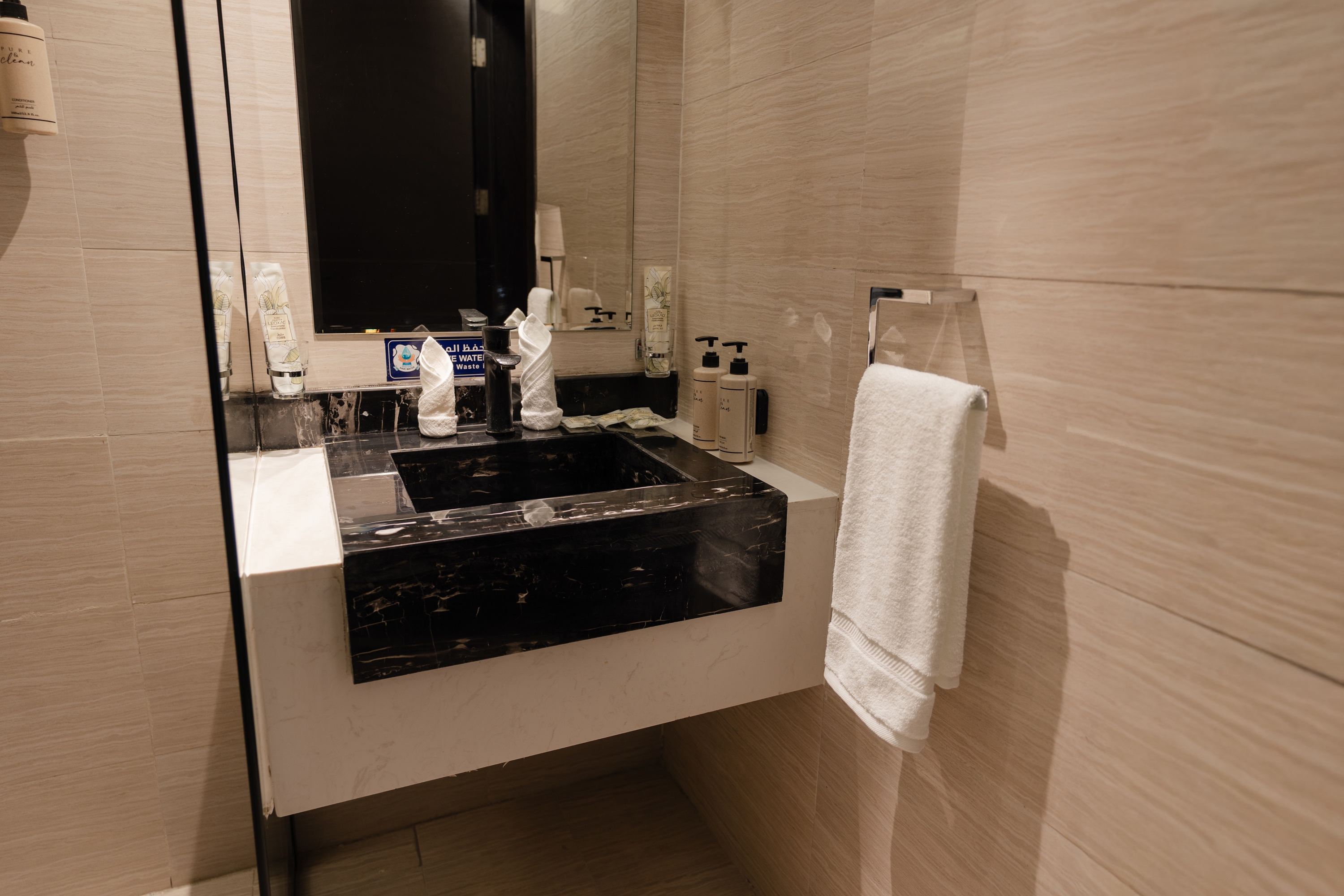 Guest room bath at the Howard Johnson by Wyndham Riyadh Al Nasiriyah in Riyadh, Other than US/Canada
