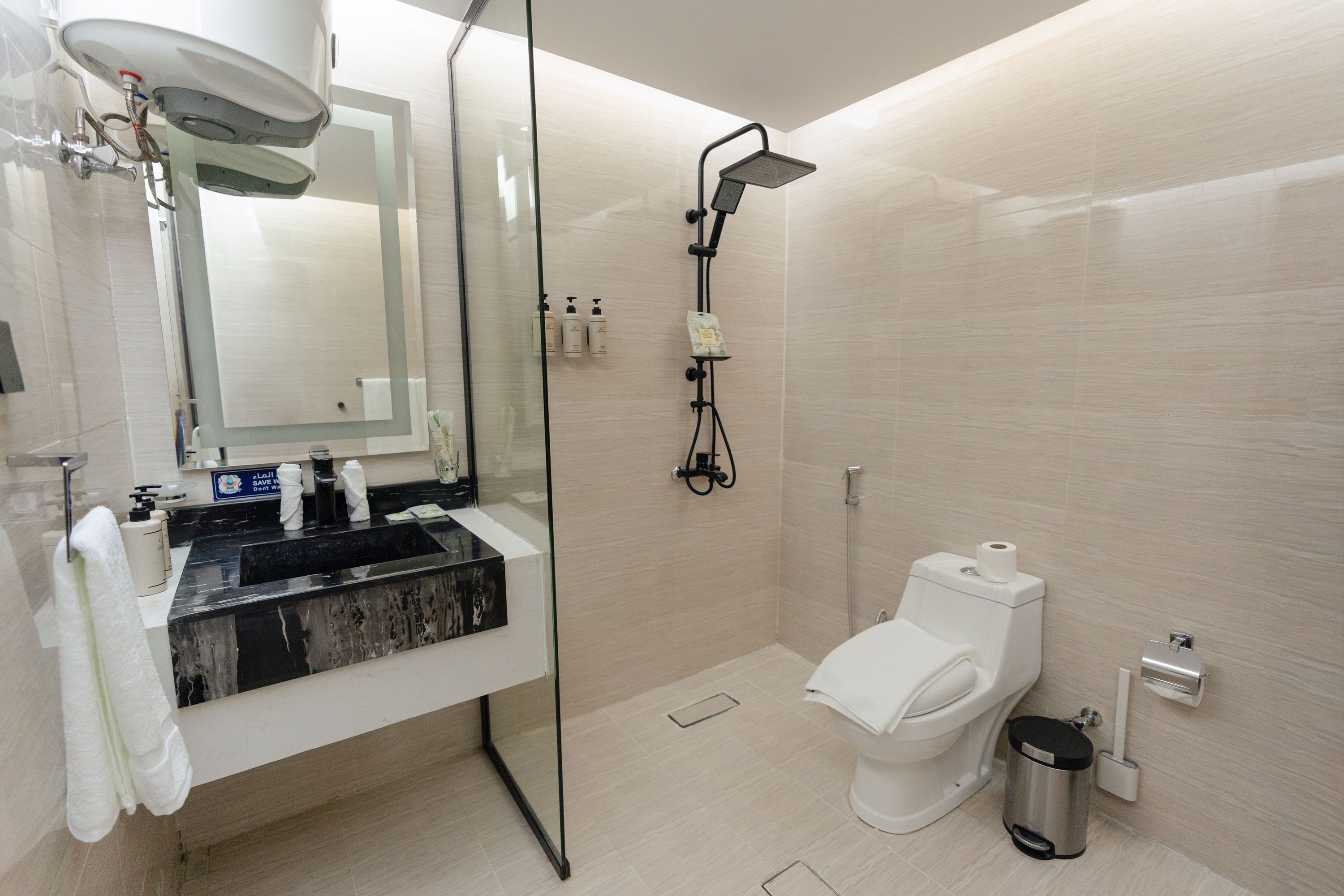 Guest room bath at the Howard Johnson by Wyndham Riyadh Al Nasiriyah in Riyadh, Other than US/Canada