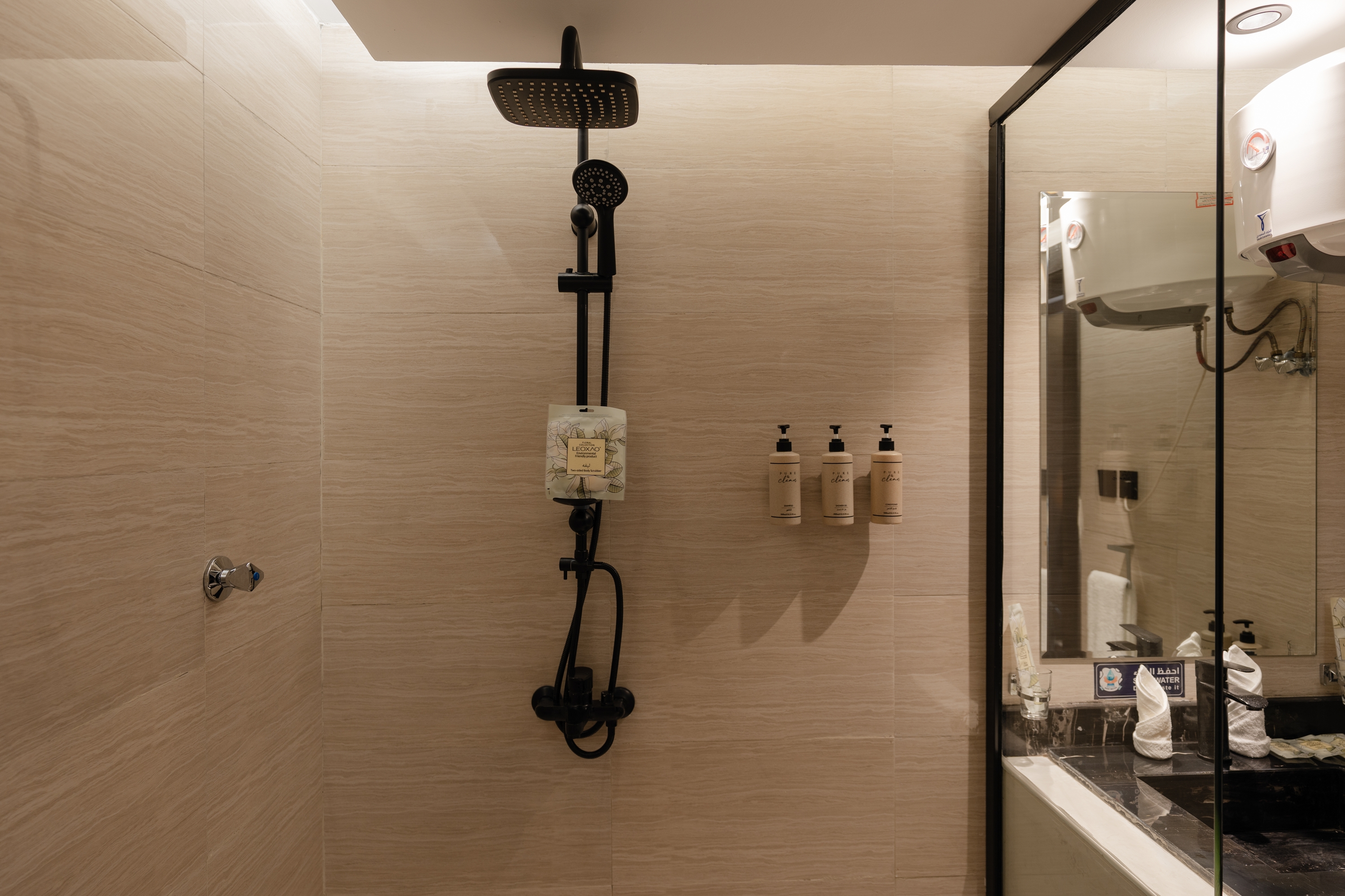 Guest room bath at the Howard Johnson by Wyndham Riyadh Al Nasiriyah in Riyadh, Other than US/Canada