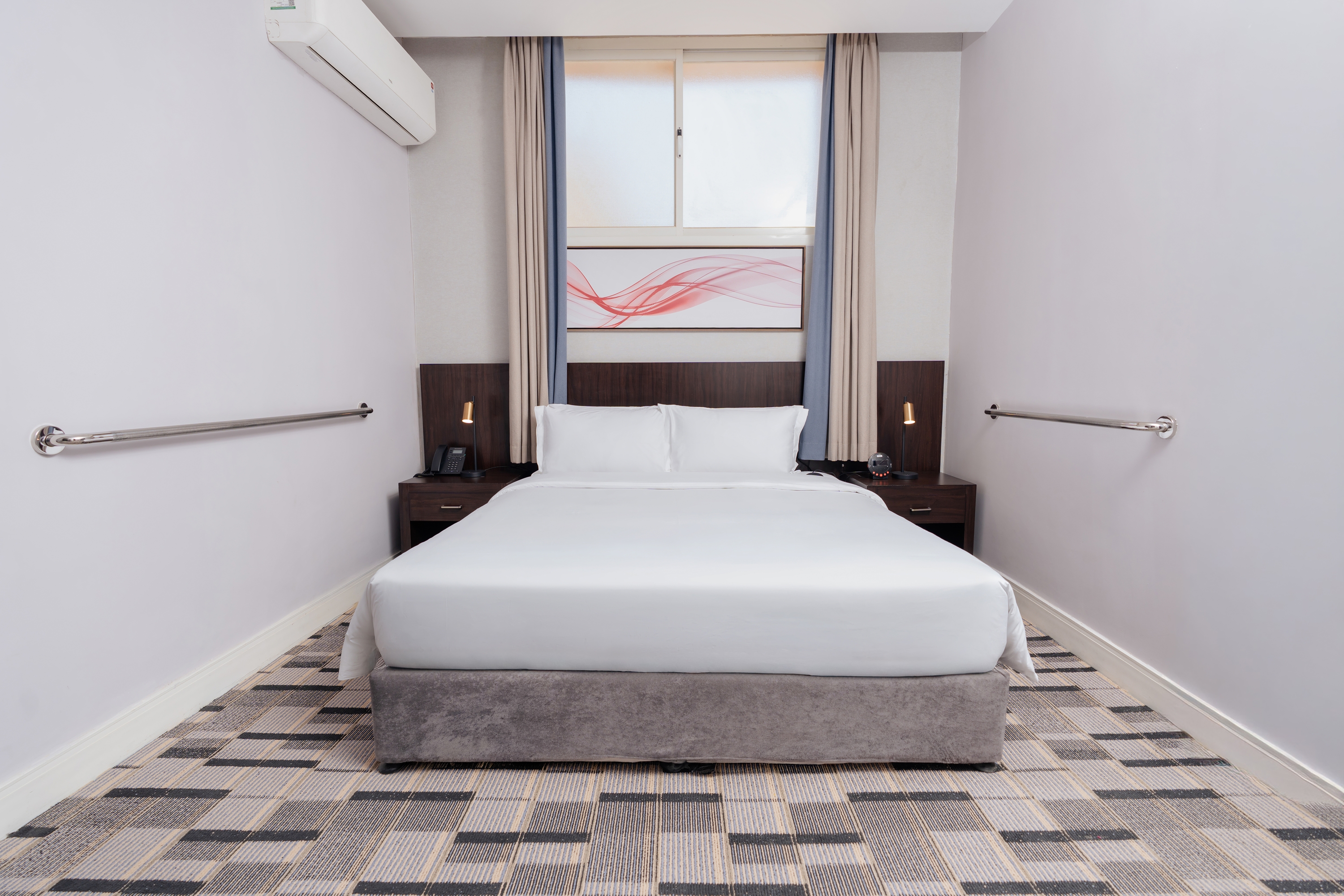 Guest room at the Howard Johnson by Wyndham Riyadh Al Nasiriyah in Riyadh, Other than US/Canada